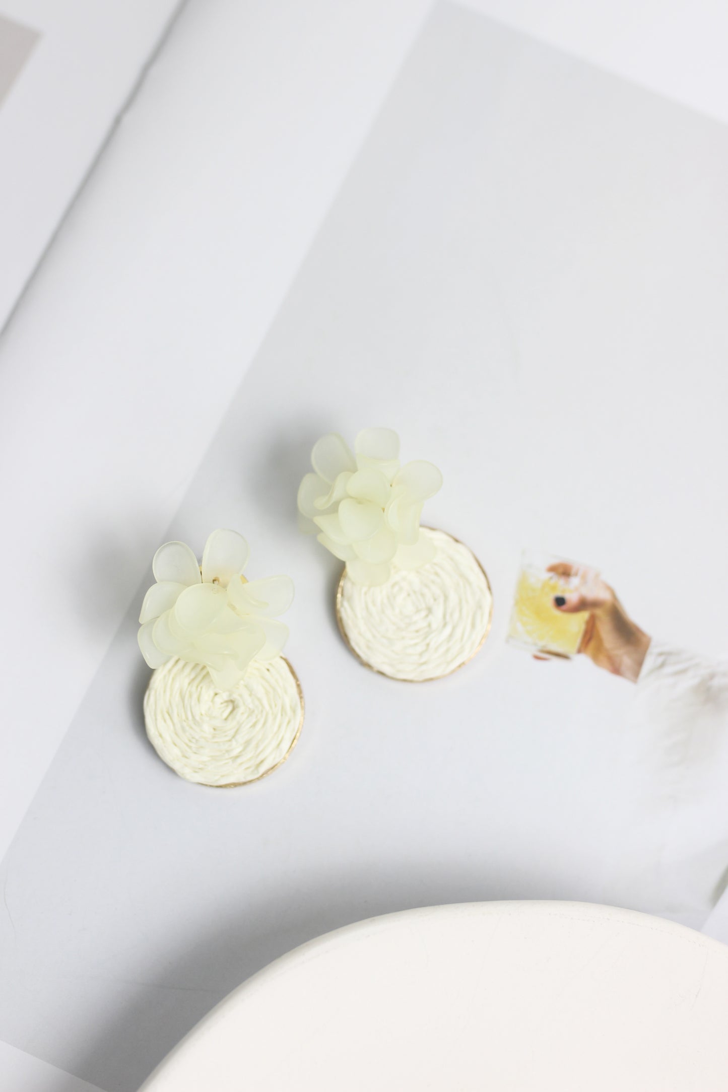 A2406HEM11083 - WHITE SWIRL FLORAL DROP EARRINGS