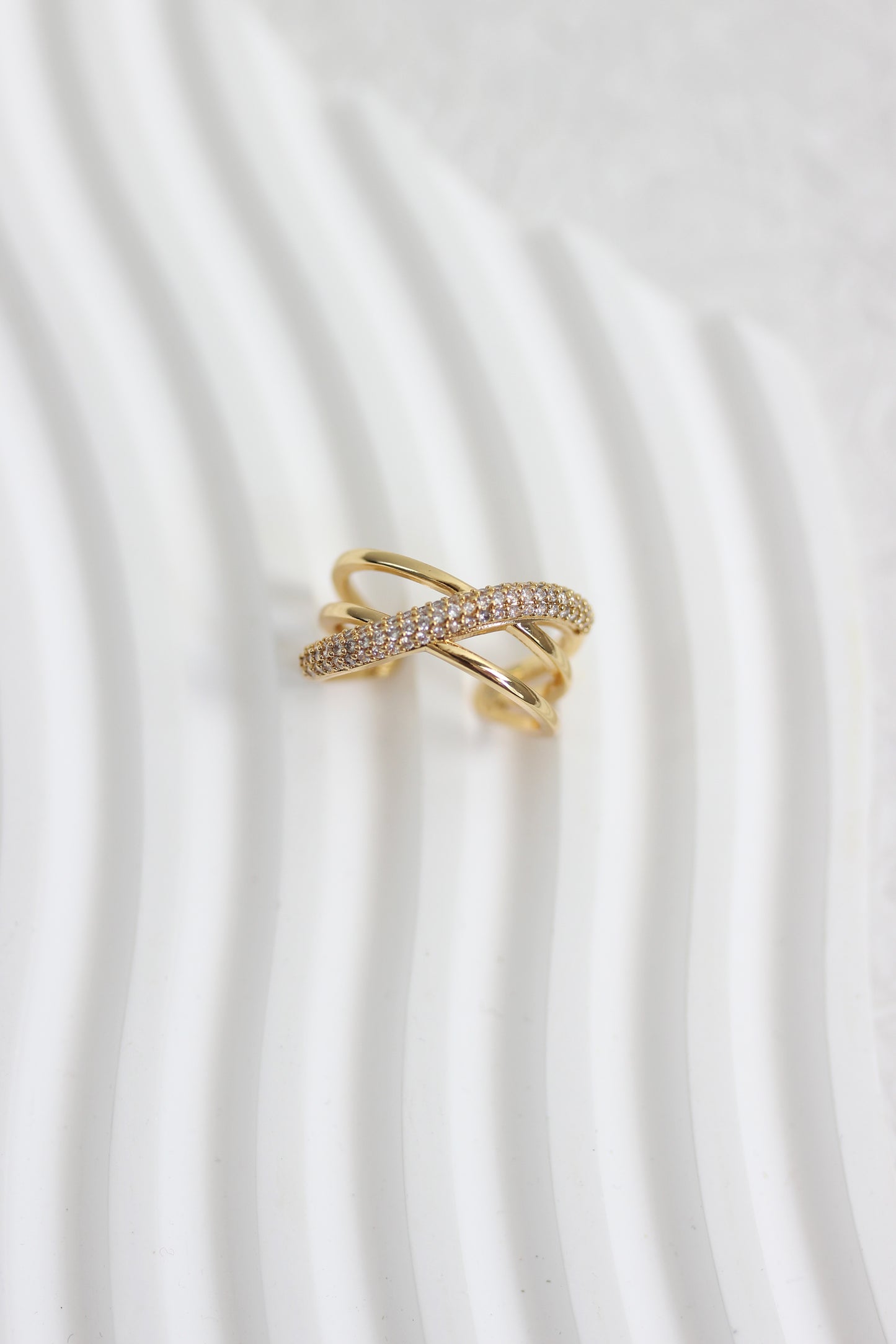 A2407XL90131 - Gold-Plated Crossover Crystal Ring