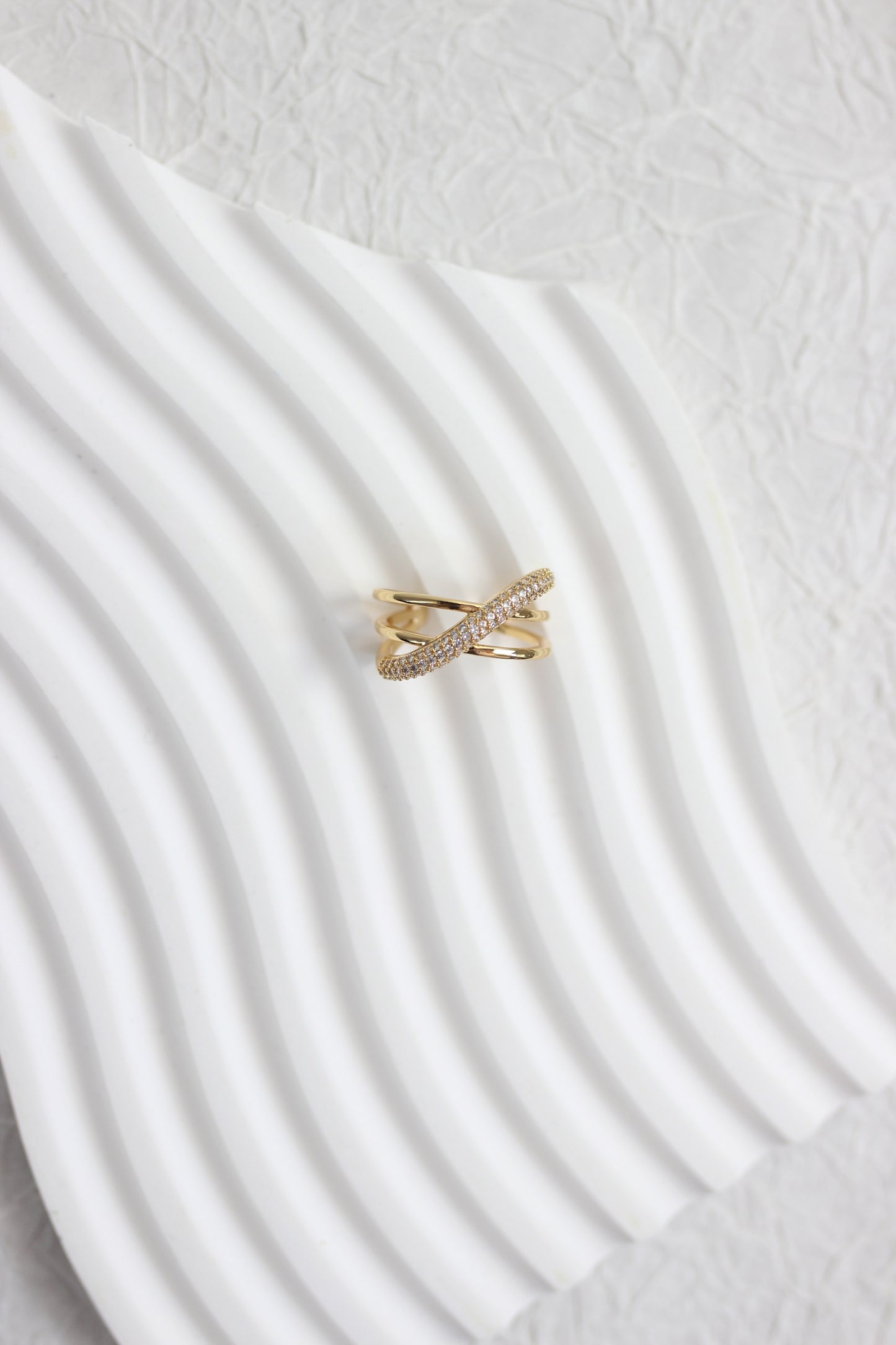 A2407XL90131 - Gold-Plated Crossover Crystal Ring