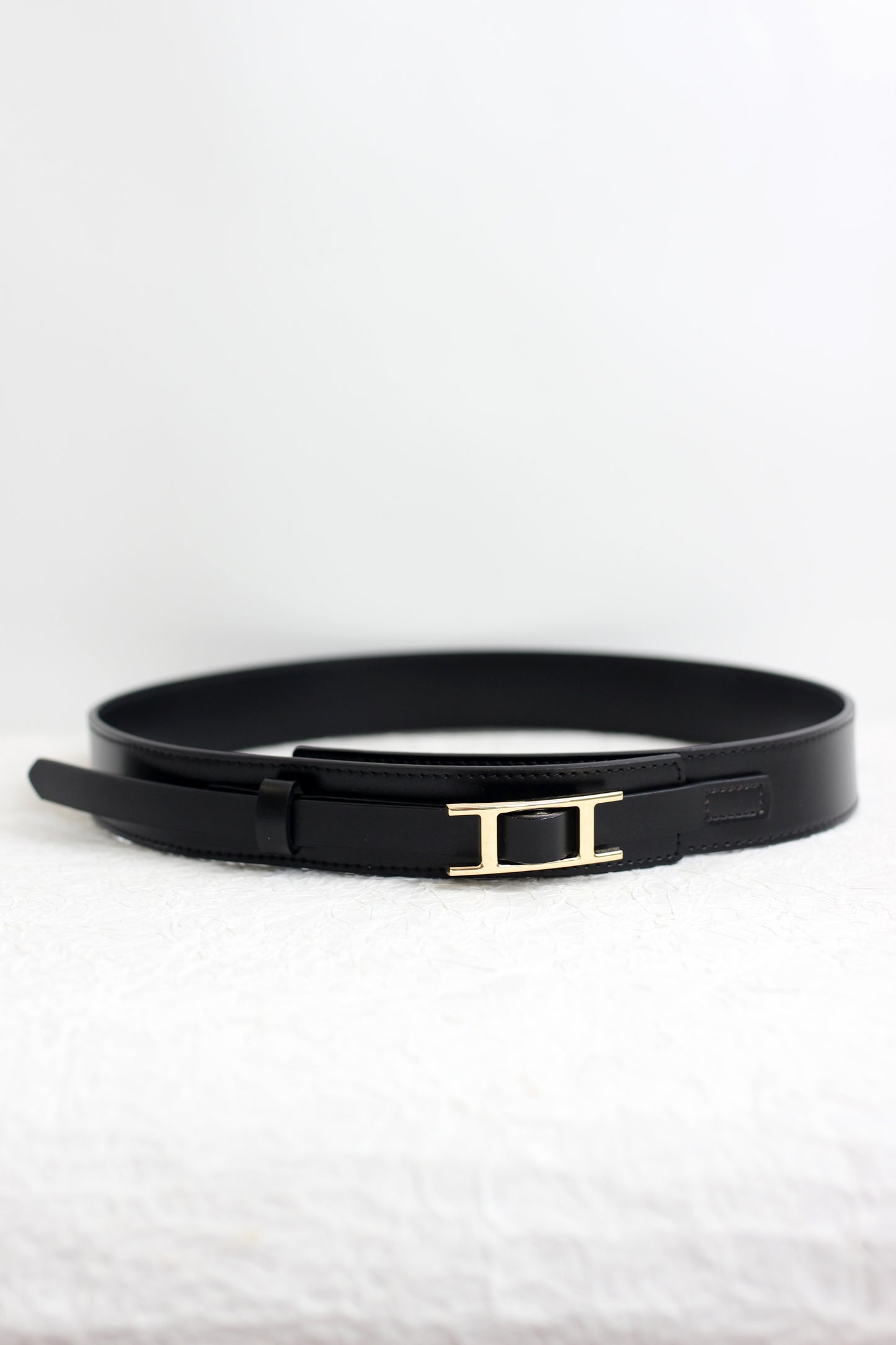 A2408DJN49988 - Classic Leather Belt with Statement Buckle