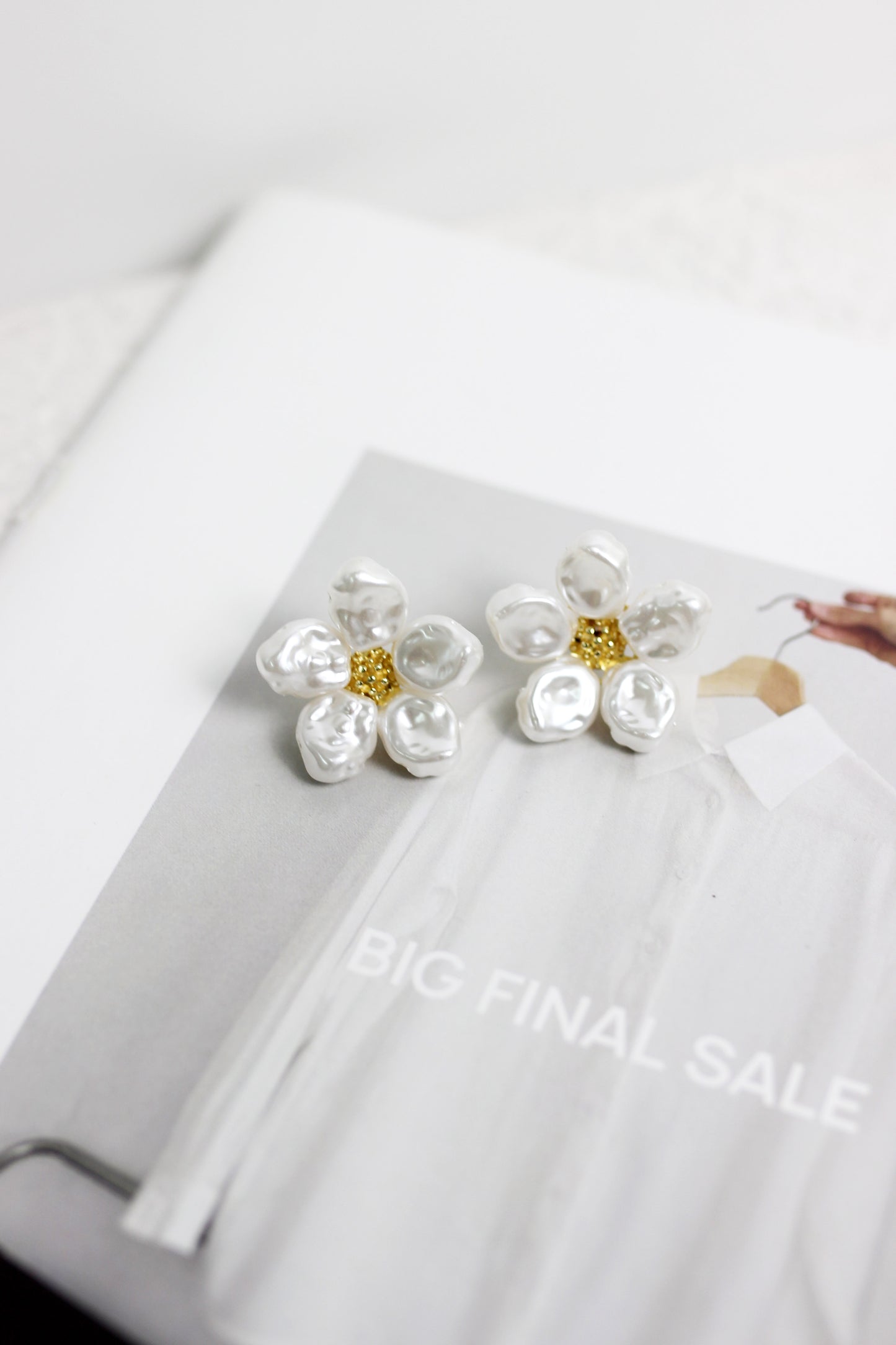 A2408GM42326 - Elegant Floral Cluster Earrings