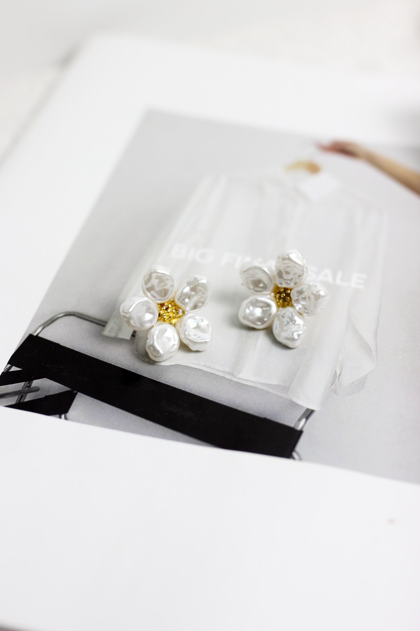 A2408GM42326 - Elegant Floral Cluster Earrings