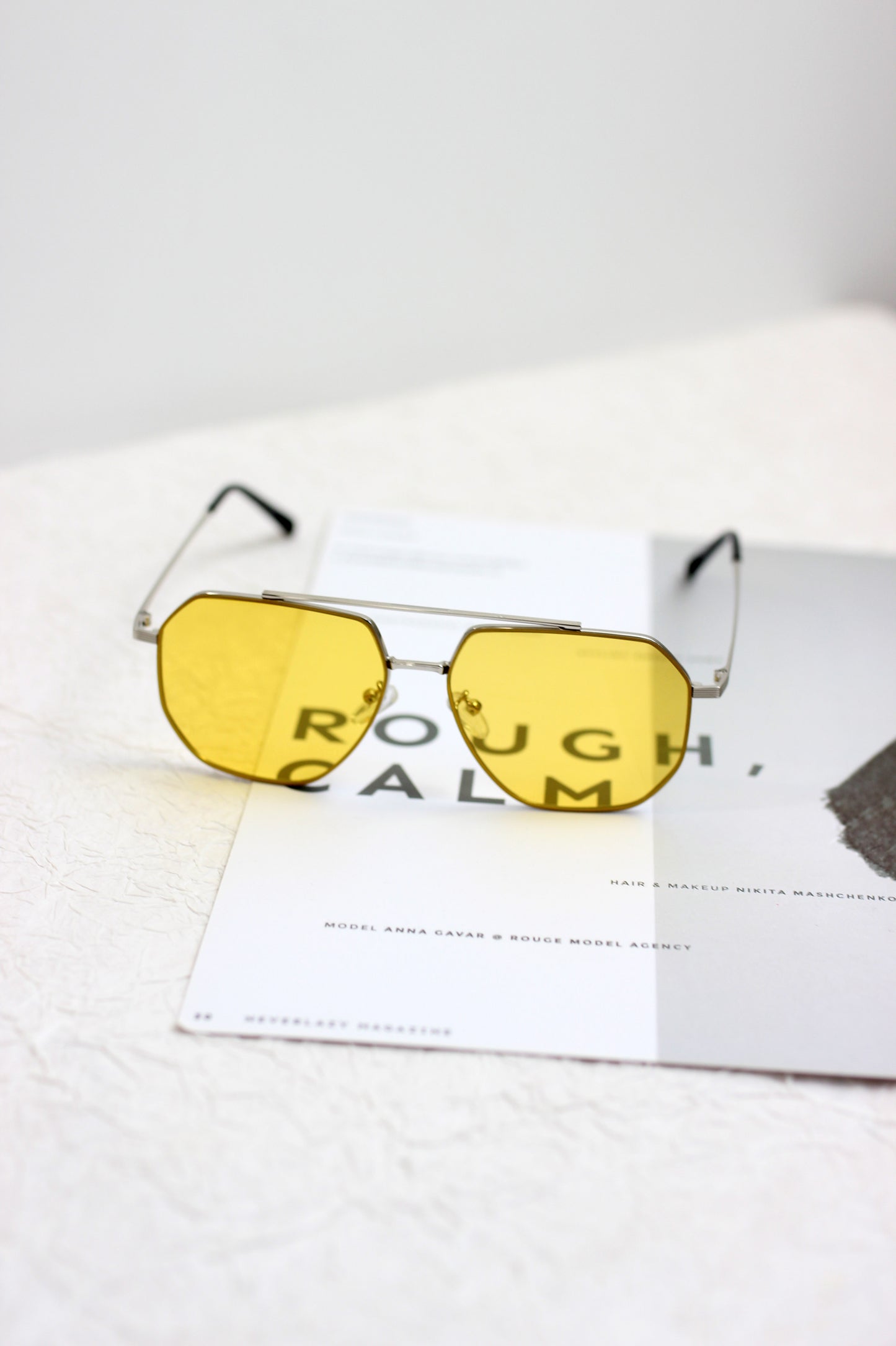 A2501TPS36919 - Photochromic Aviator Sunglasses with Yellow Tinted Lenses
