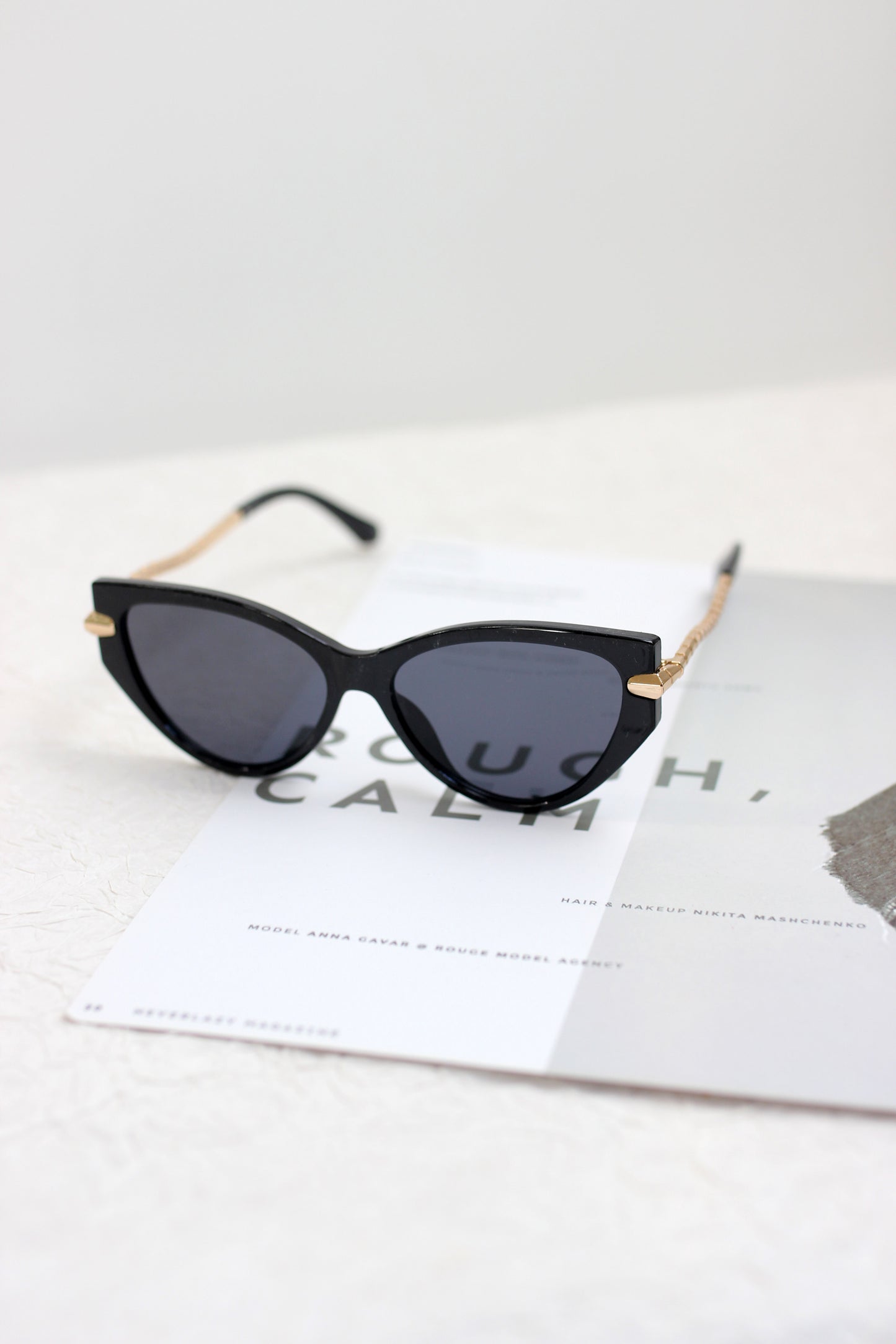 A2501YTGX29085 - Retro Cat-Eye Sunglasses with Gold Accents