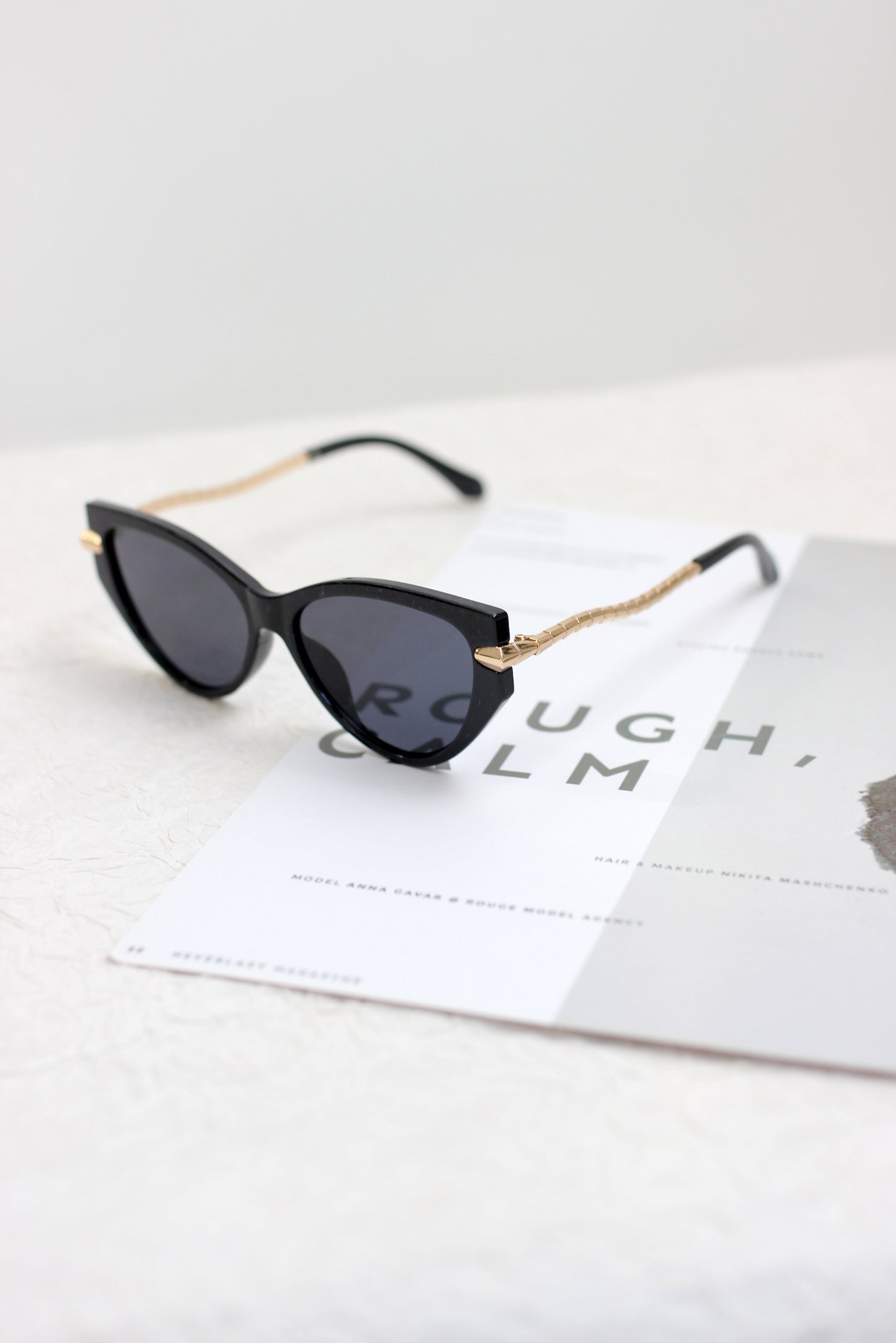 A2501YTGX29085 - Retro Cat-Eye Sunglasses with Gold Accents