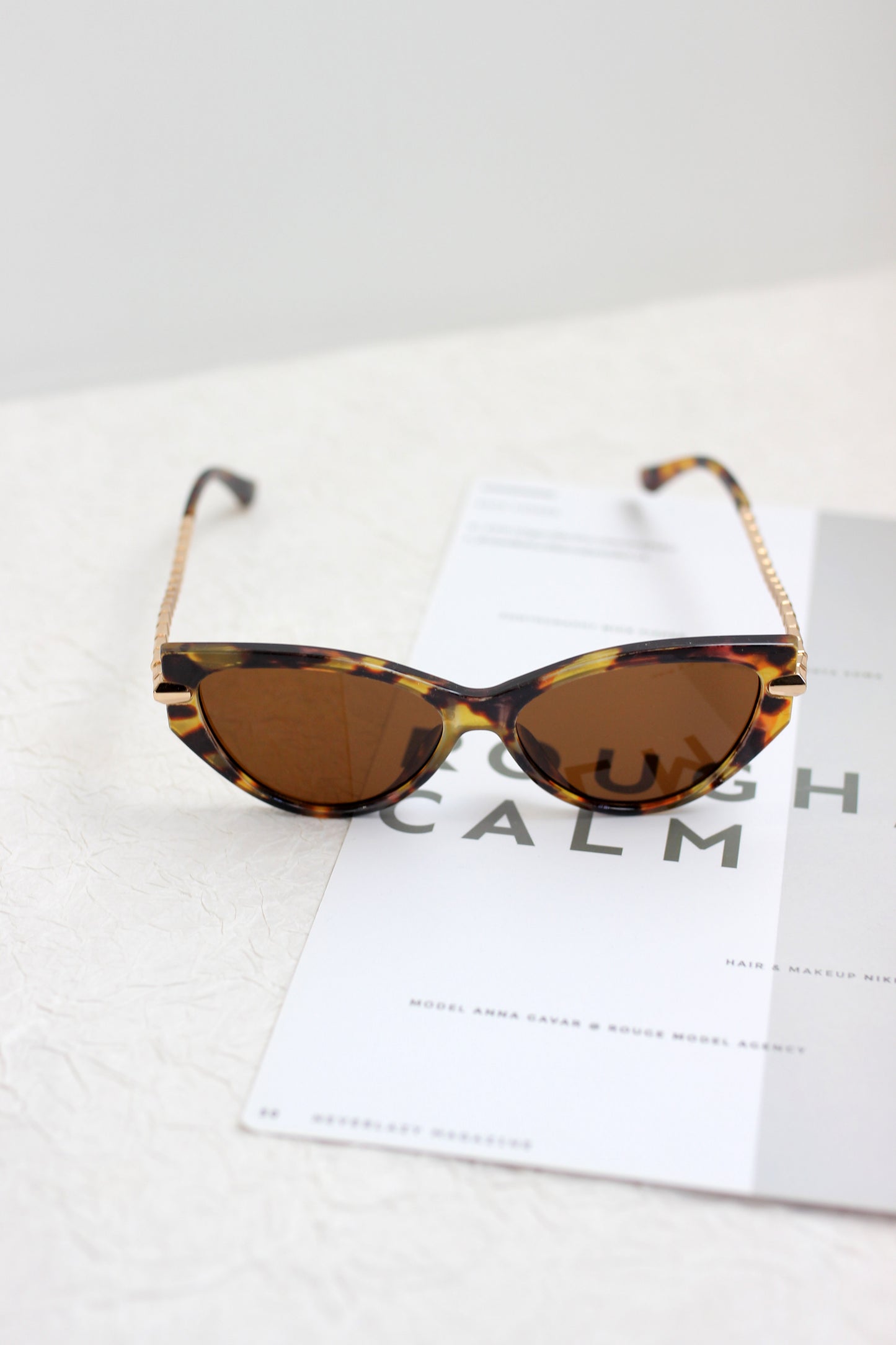 A2501YTGX29085 - Retro Cat-Eye Sunglasses with Gold Accents