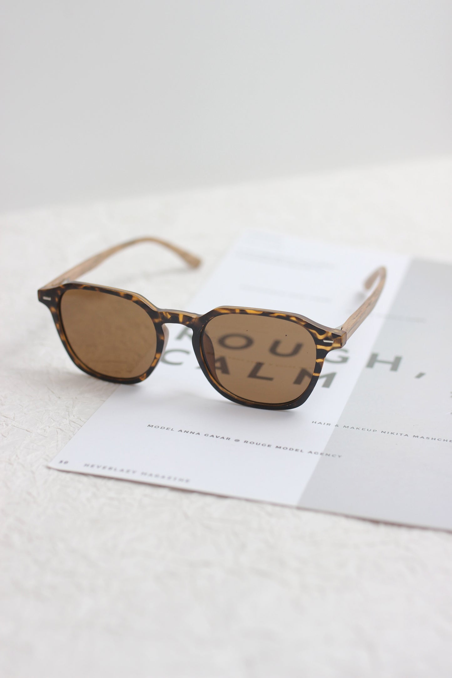 A2502XYYJ93184 - Vintage Round Wooden Temple Sunglasses