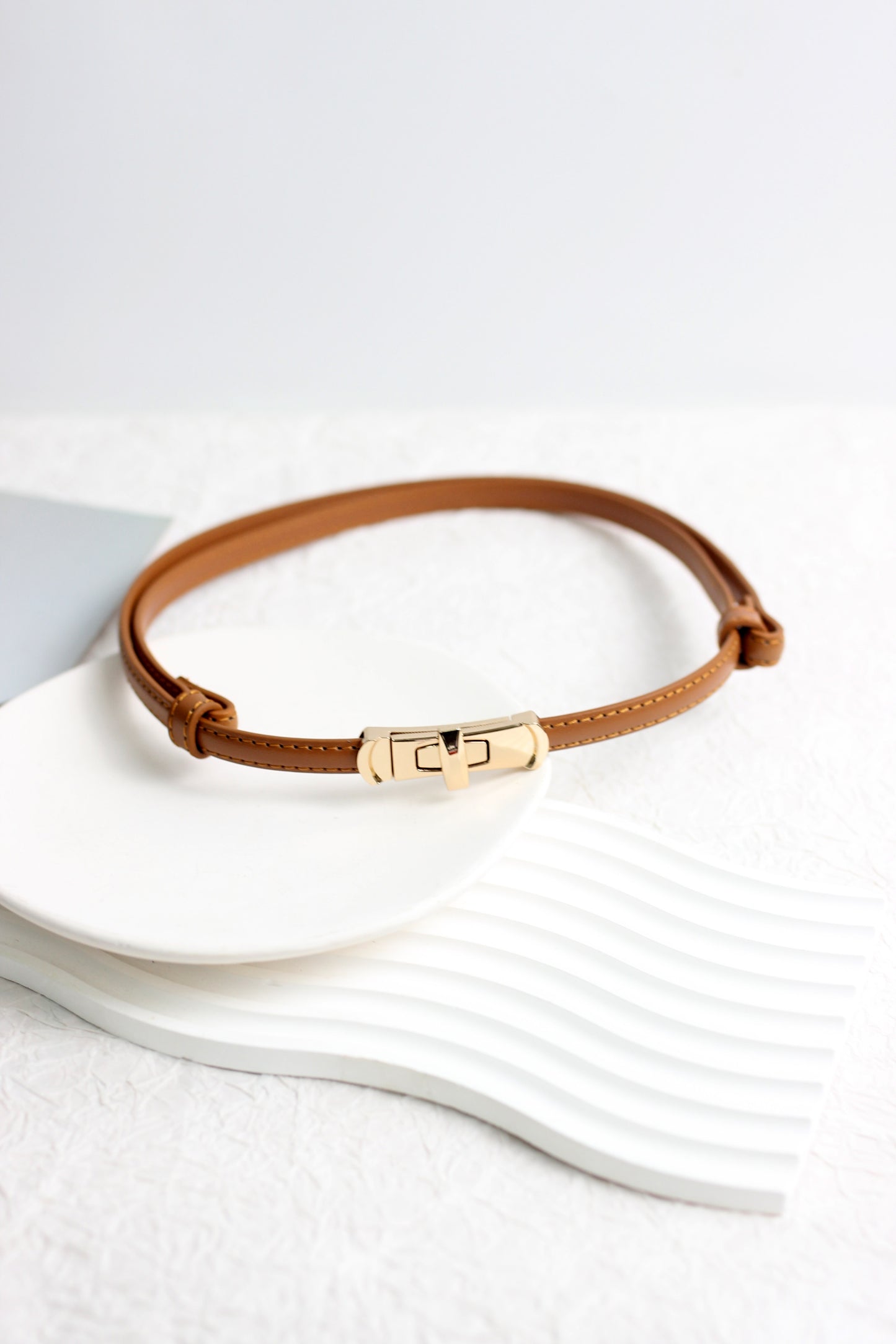 A2503BL53245 - Elegant Twist-Lock Skinny Leather Belt
