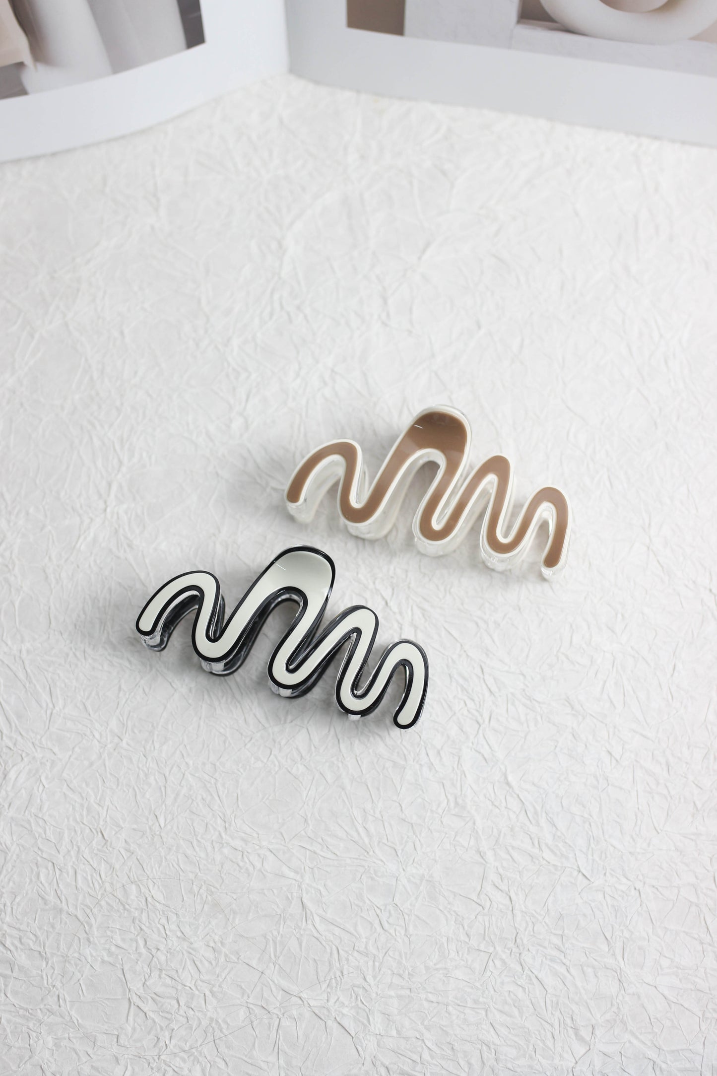 A2503DW22080 - Wave Design Acrylic Hair Claw Clip