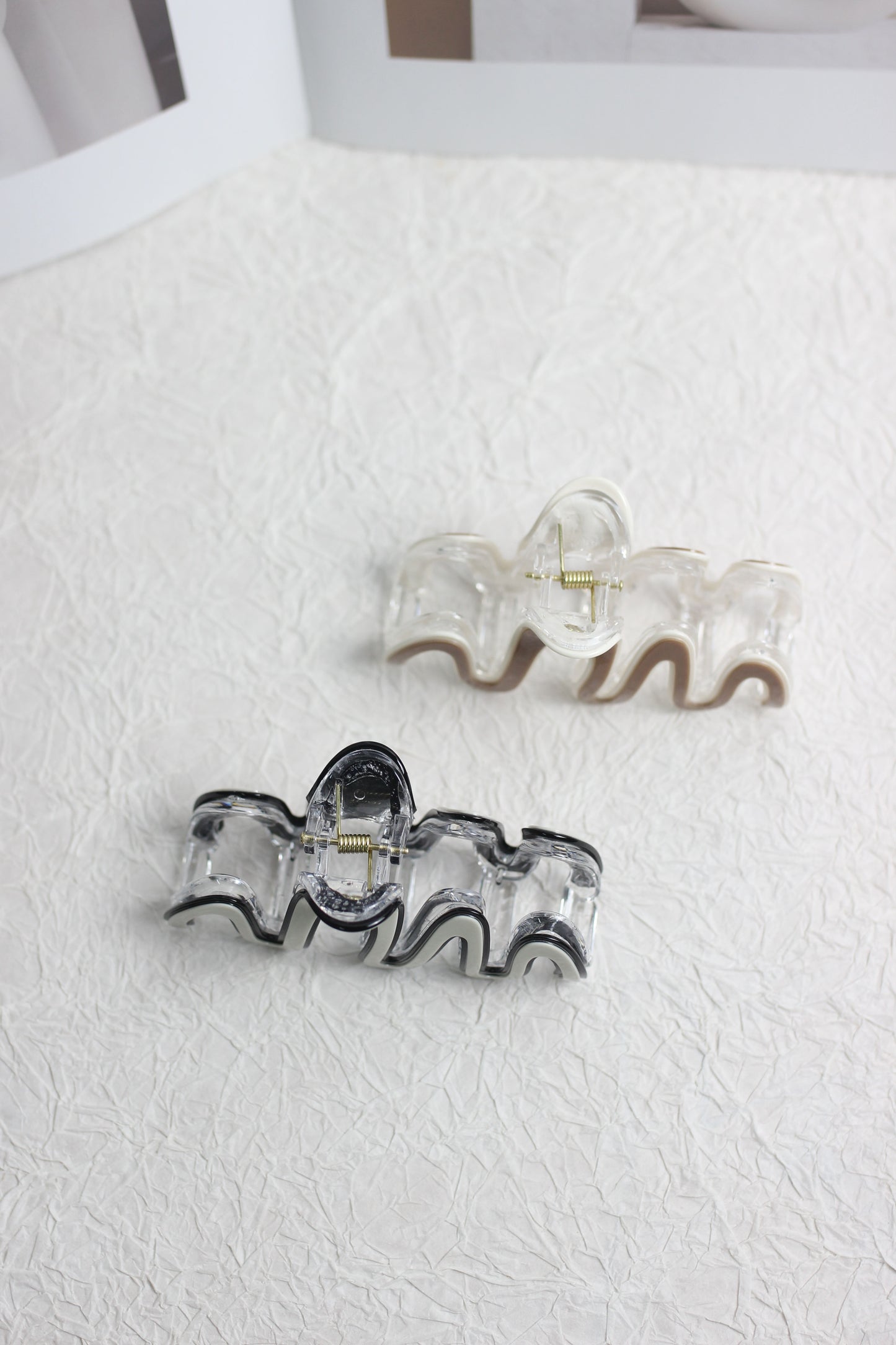 A2503DW22080 - Wave Design Acrylic Hair Claw Clip