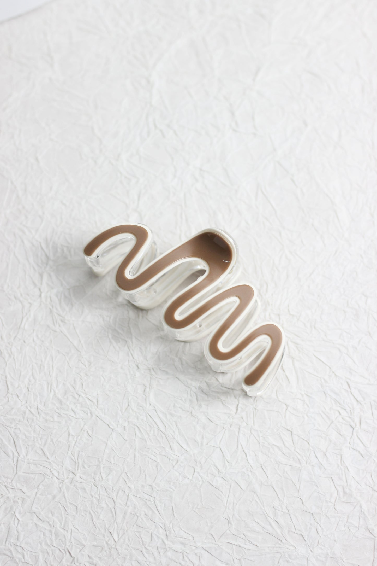 A2503DW22080 - Wave Design Acrylic Hair Claw Clip