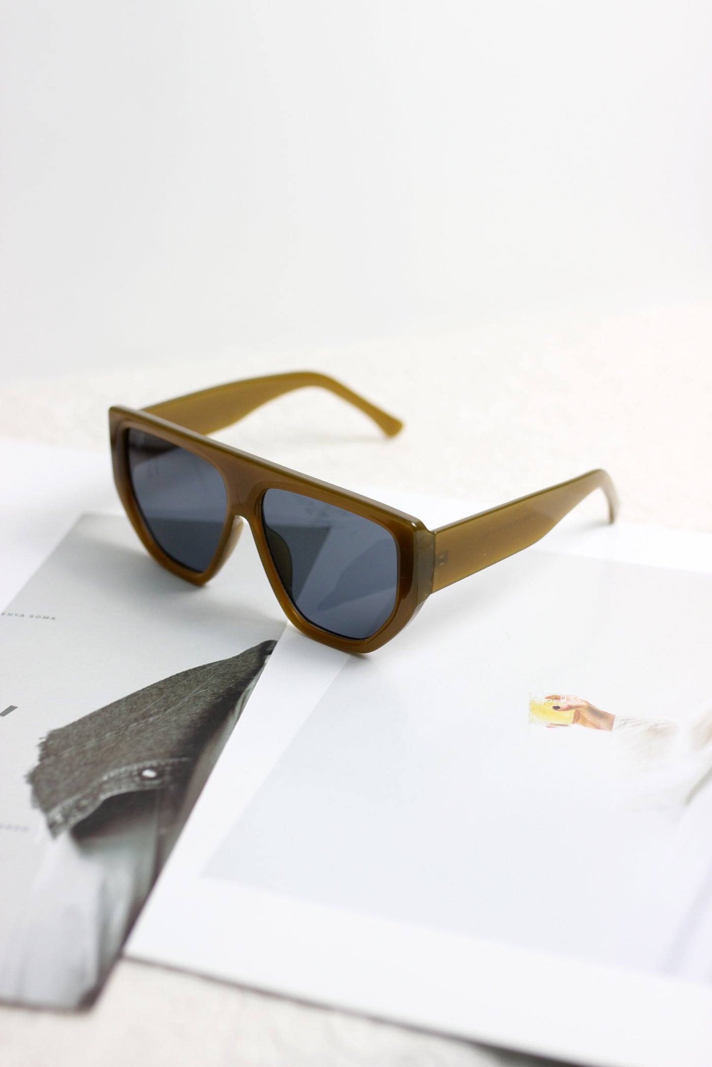 A2503KD13969 - Oversized Retro Square Frame Sunglasses