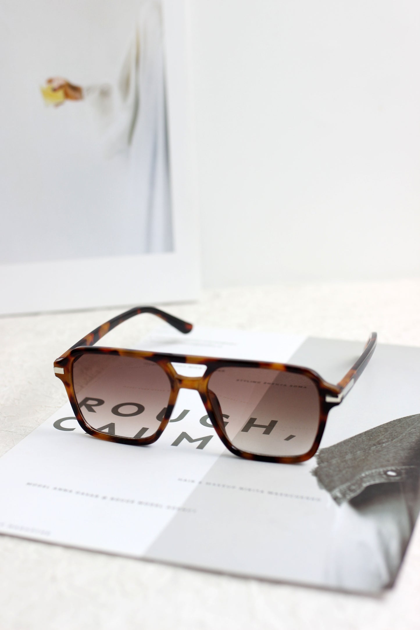 A2504YTGX81322 - Retro Square Frame Sunglasses