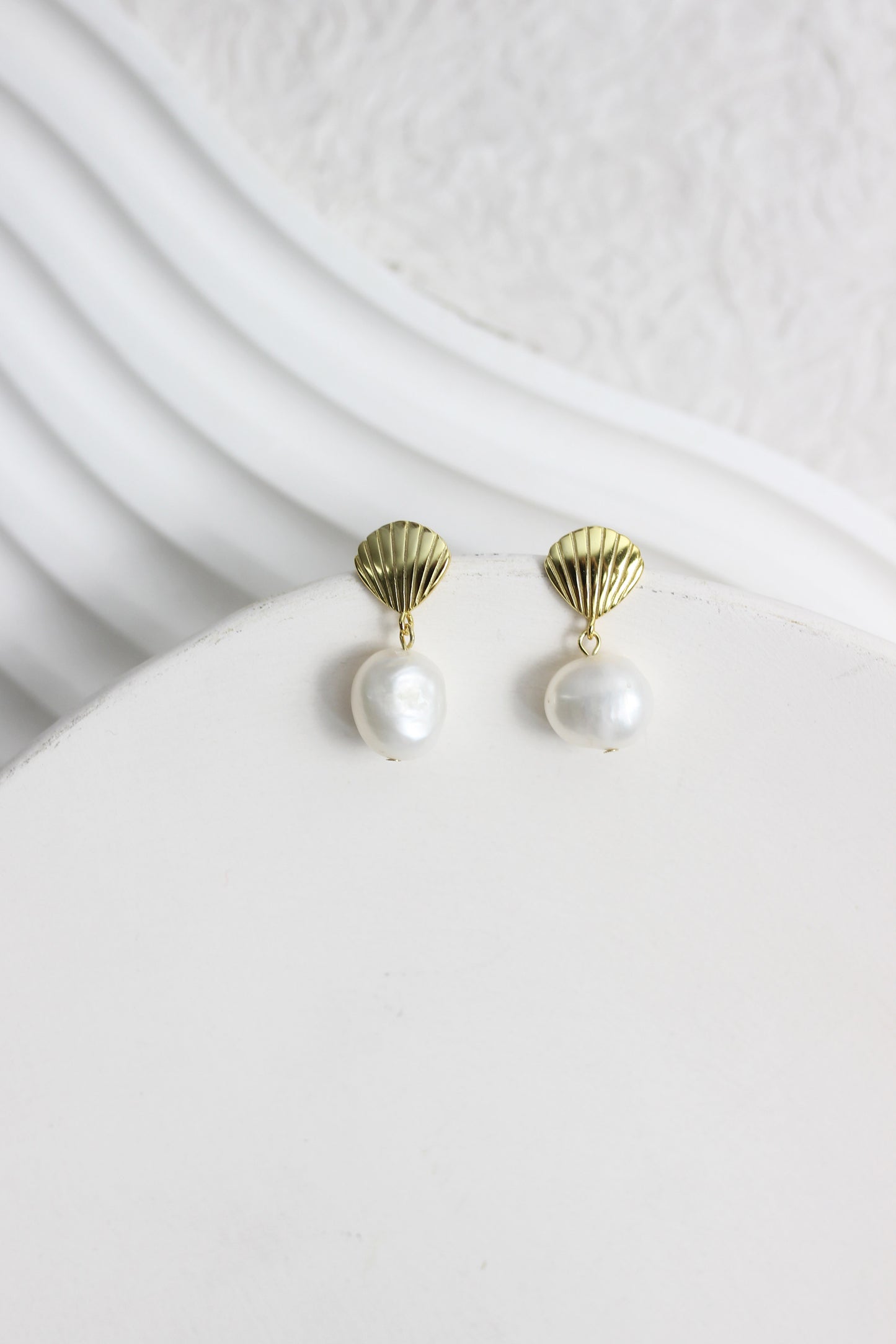 A2505CH45311 - Gold Shell Stud & Baroque Pearl Drop Earrings