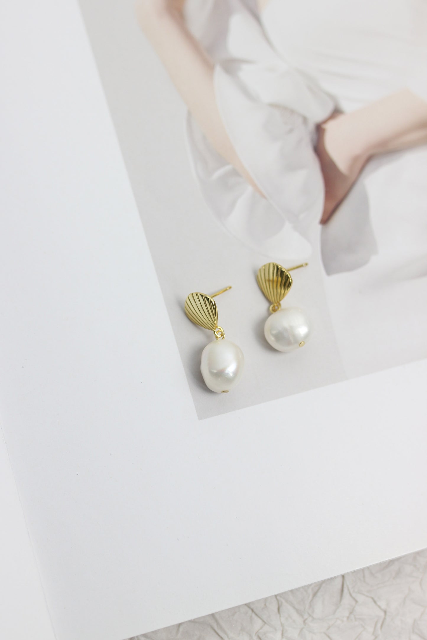 A2505CH45311 - Gold Shell Stud & Baroque Pearl Drop Earrings