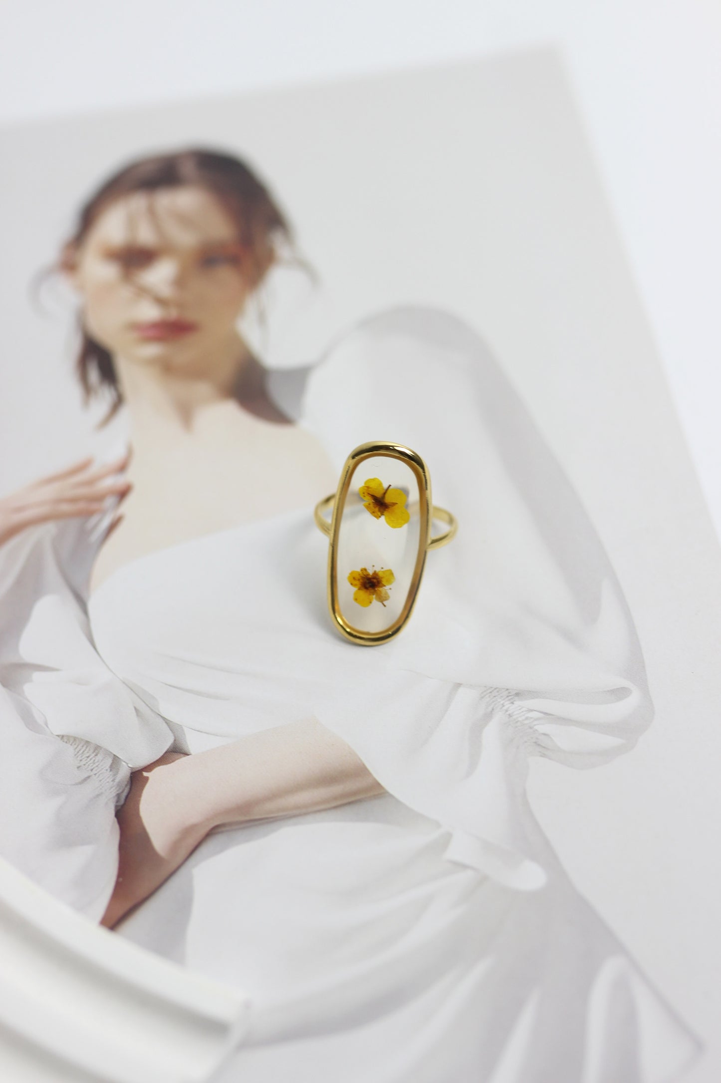 A2505MJ20056 - Dried Flower Acrylic Open Ring