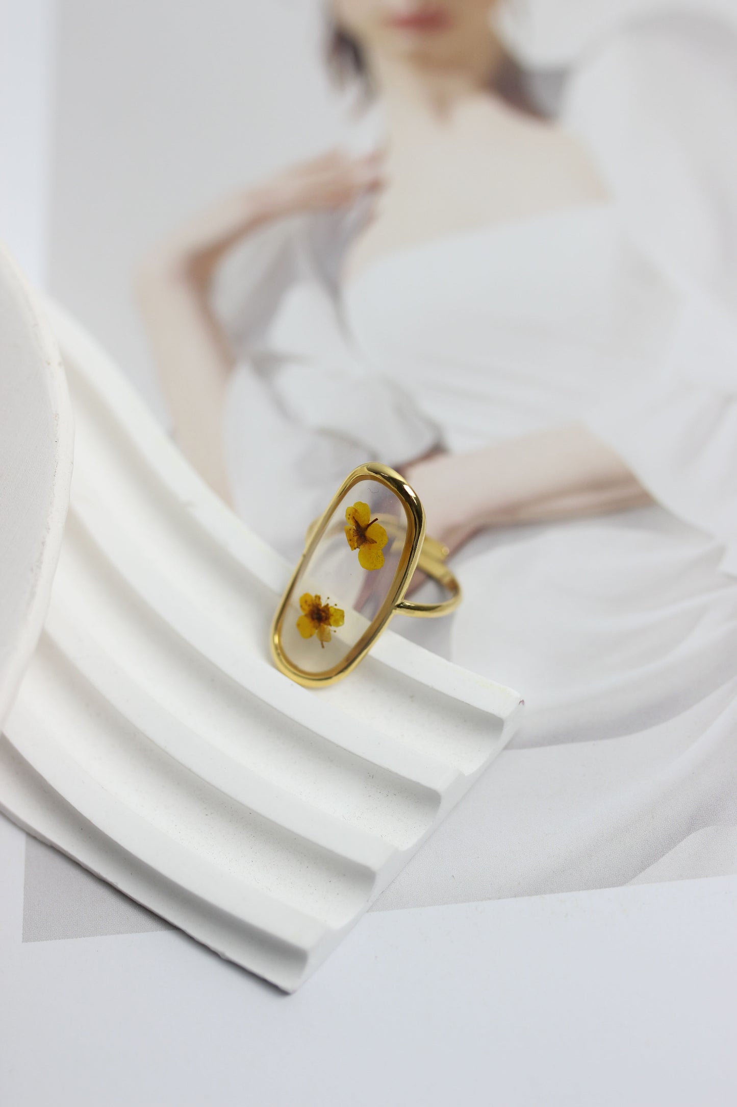 A2505MJ20056 - Dried Flower Acrylic Open Ring