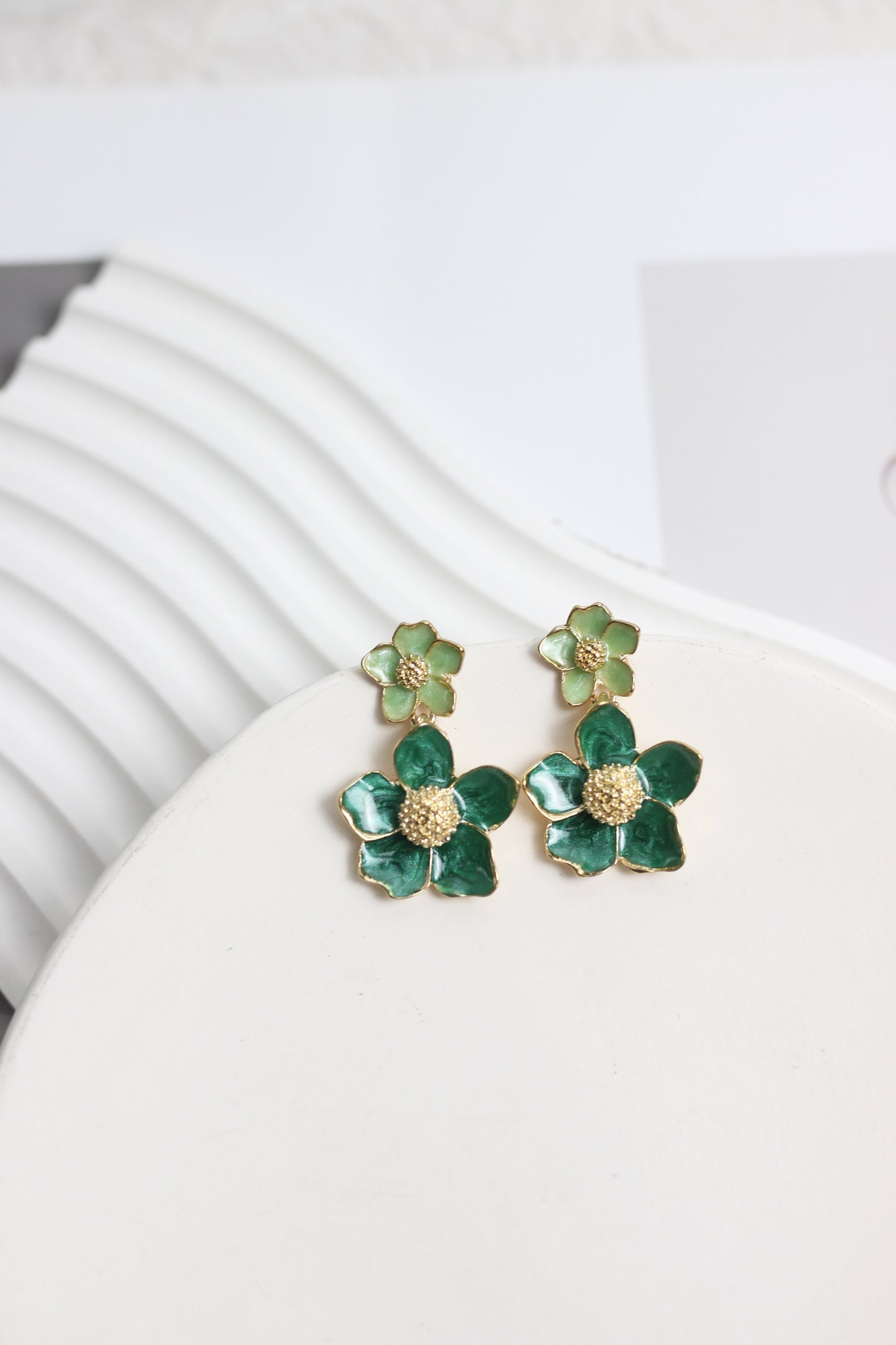 A2505TGG32152 - Asymmetrical Floral Enamel Drop Earrings