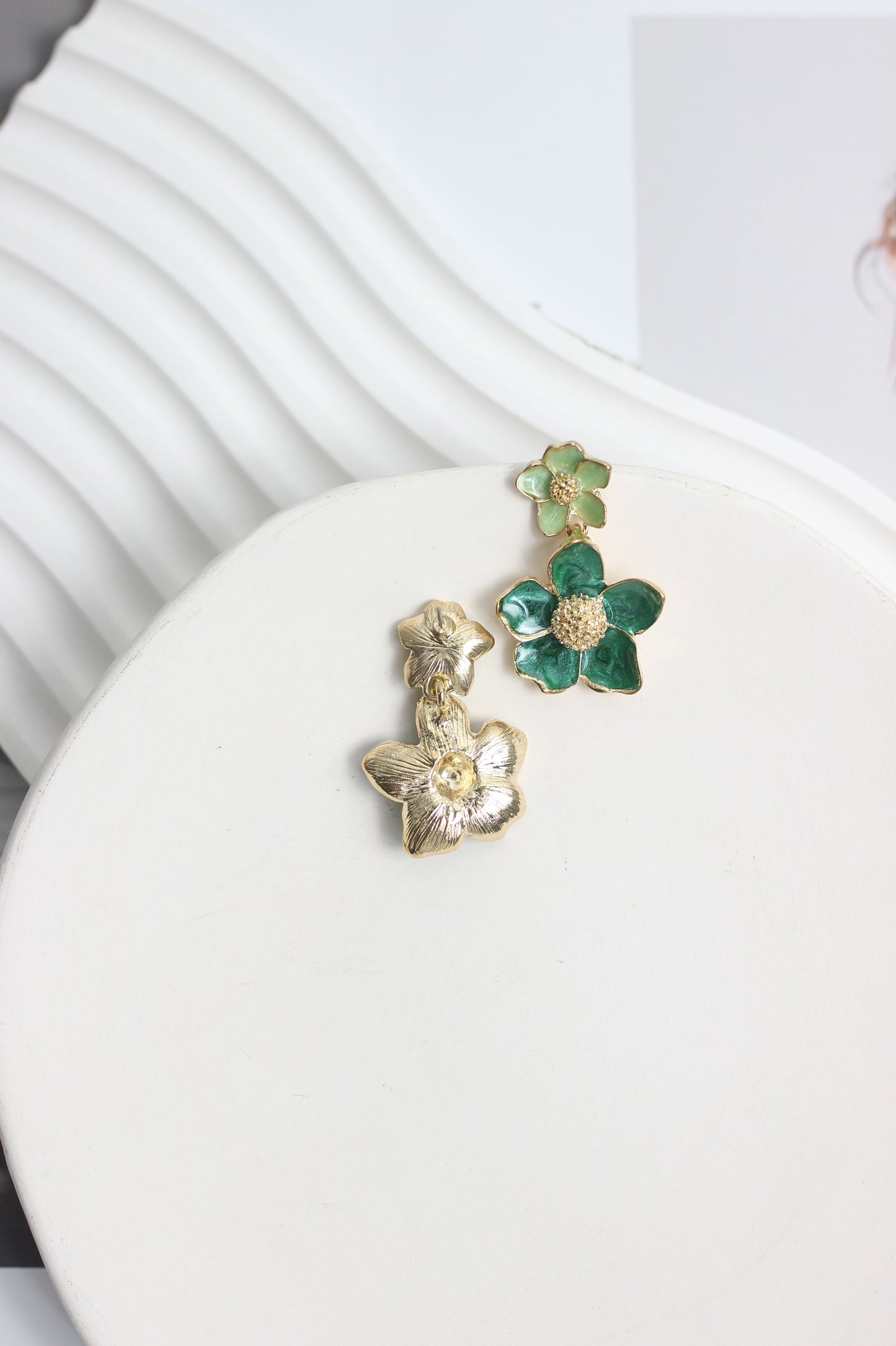 A2505TGG32152 - Asymmetrical Floral Enamel Drop Earrings