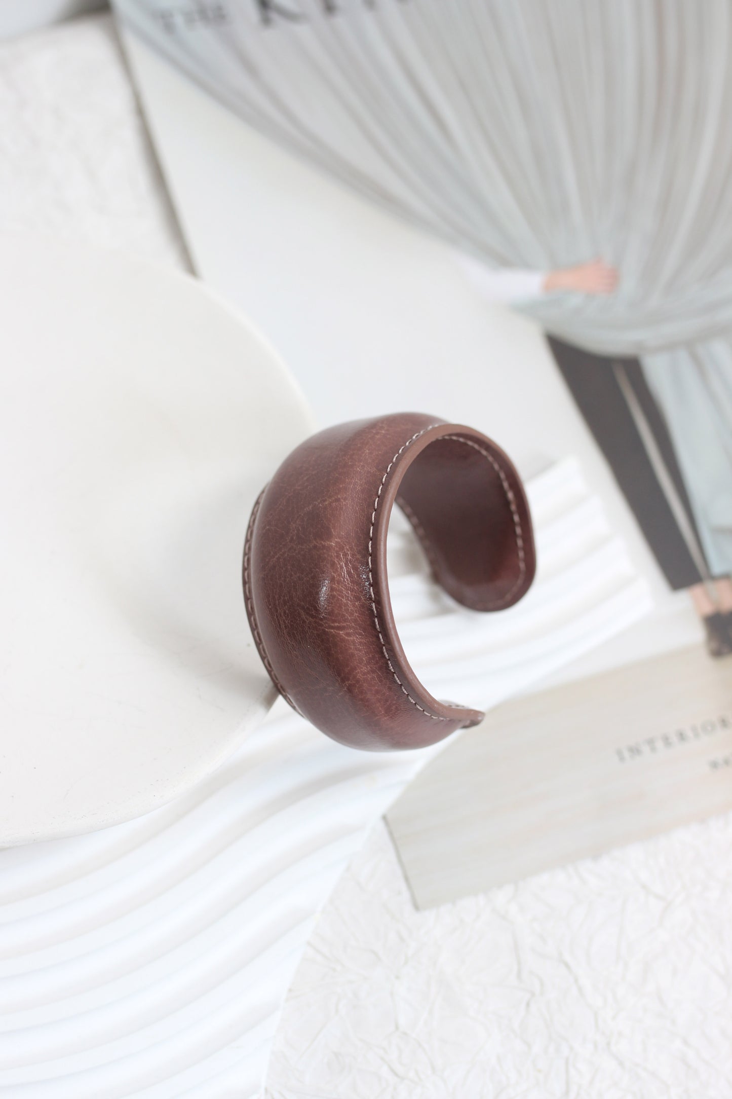 A2507FDX34384 - Vintage-Style Padded Leather Cuff Bracelet