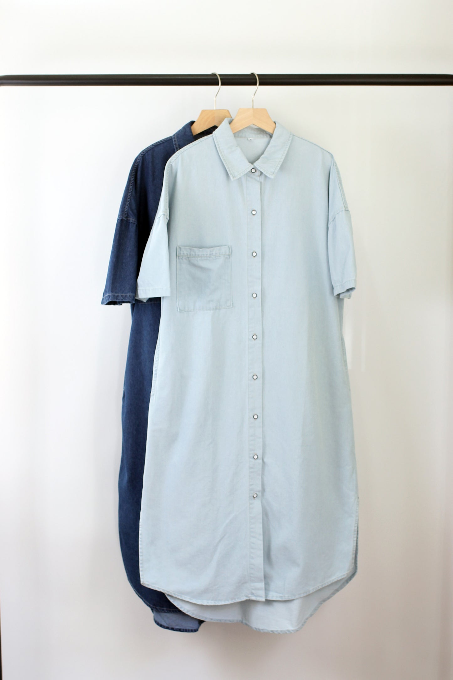 D2403MN96880 -DAISY DREAM DENIM SHORT SLEEVE MIDI DRESS