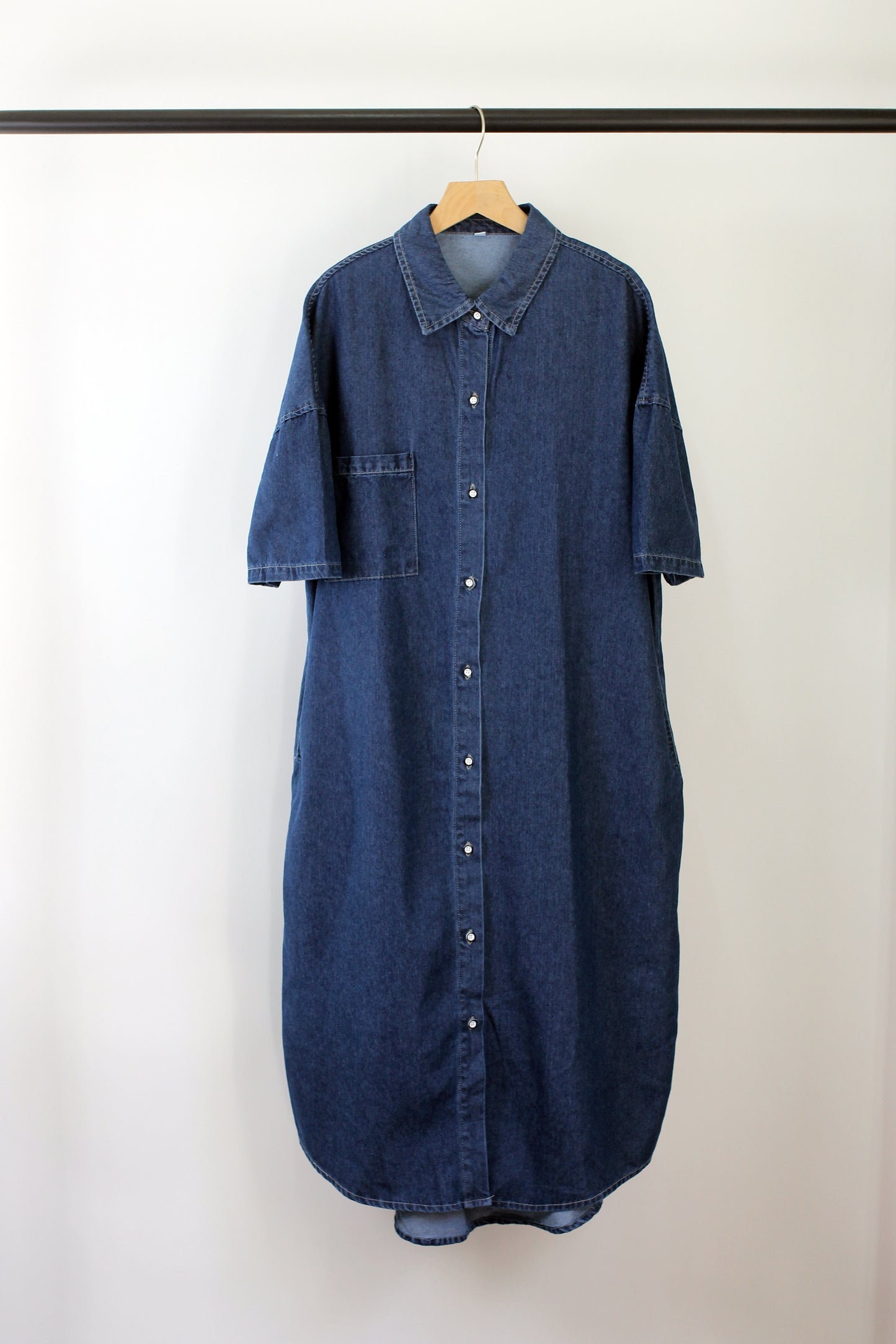 D2403MN96880 -DAISY DREAM DENIM SHORT SLEEVE MIDI DRESS