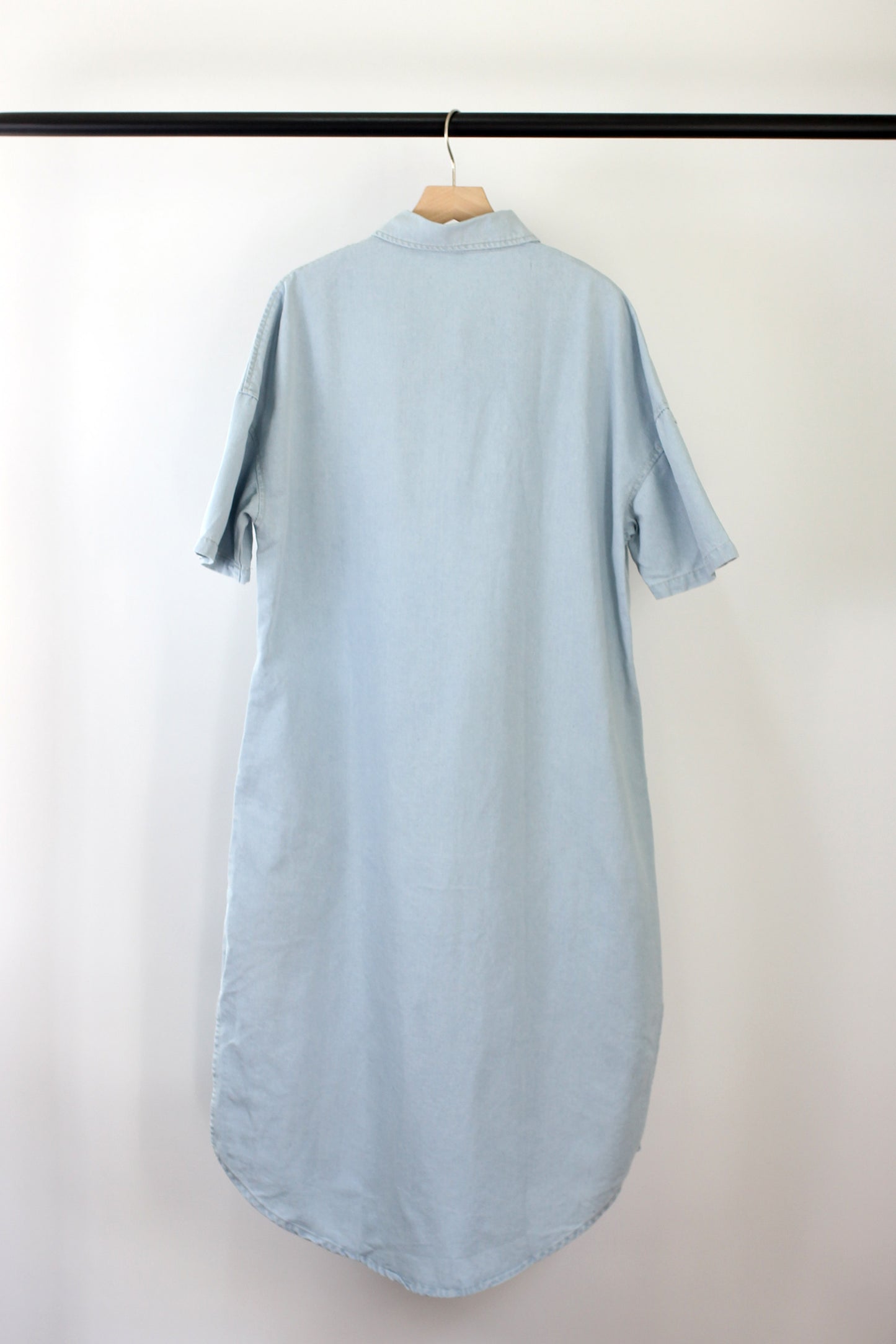 D2403MN96880 -DAISY DREAM DENIM SHORT SLEEVE MIDI DRESS