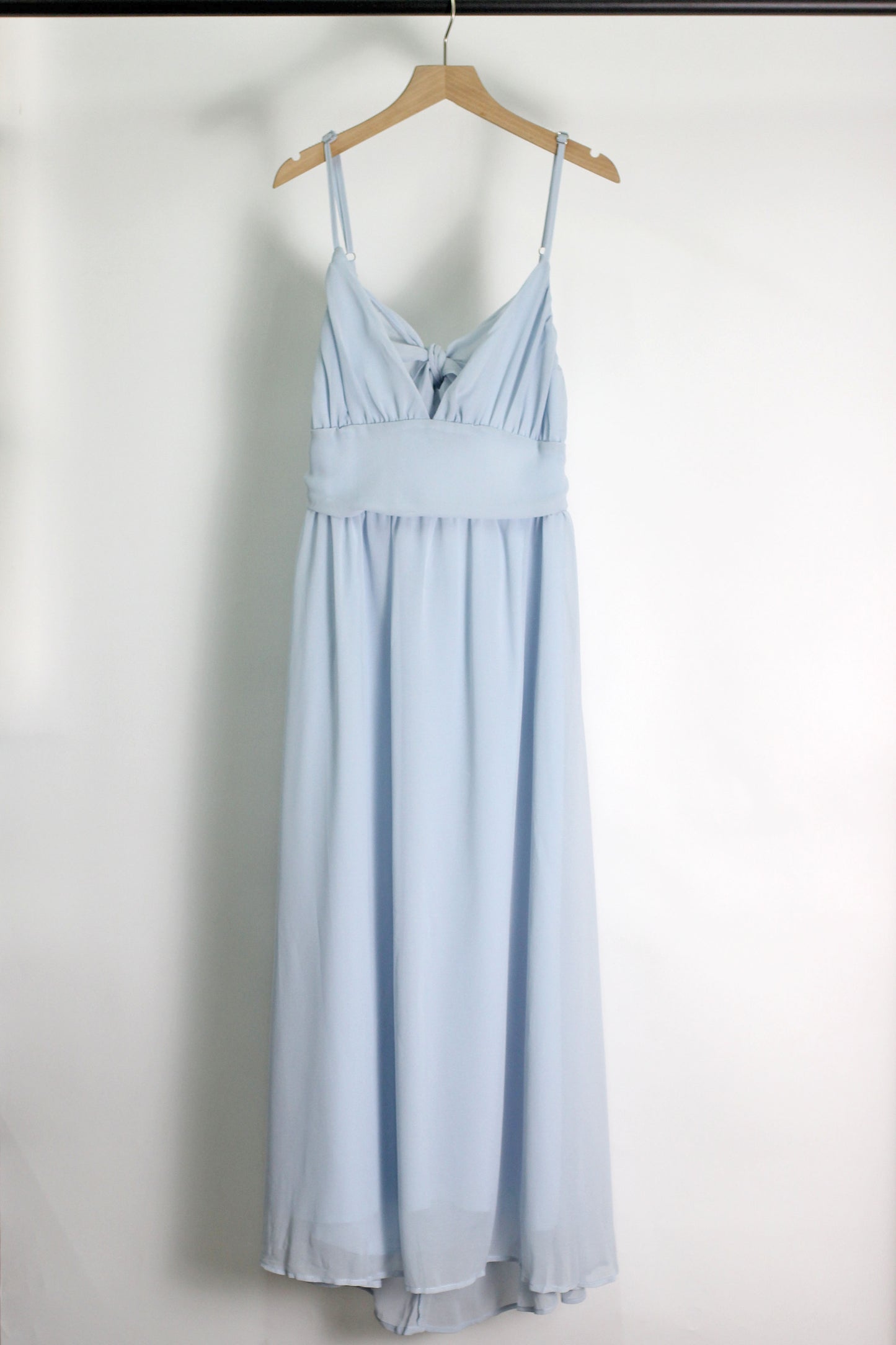 D2503JKW83462 - Elegant Flowy Spaghetti Strap Maxi Dress