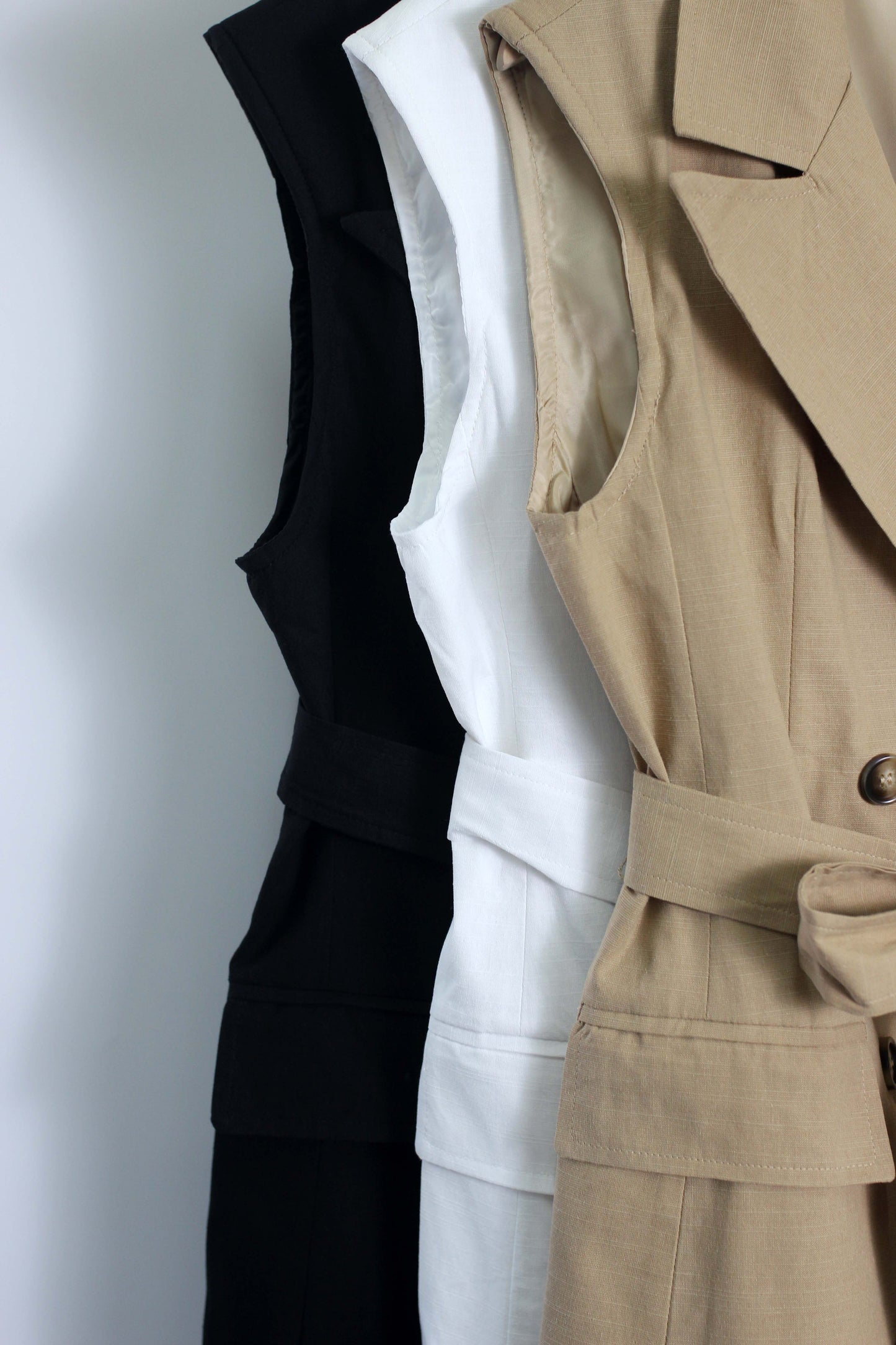 D2506SM83321 - Double-Breasted Sleeveless Blazer Dress with Belt