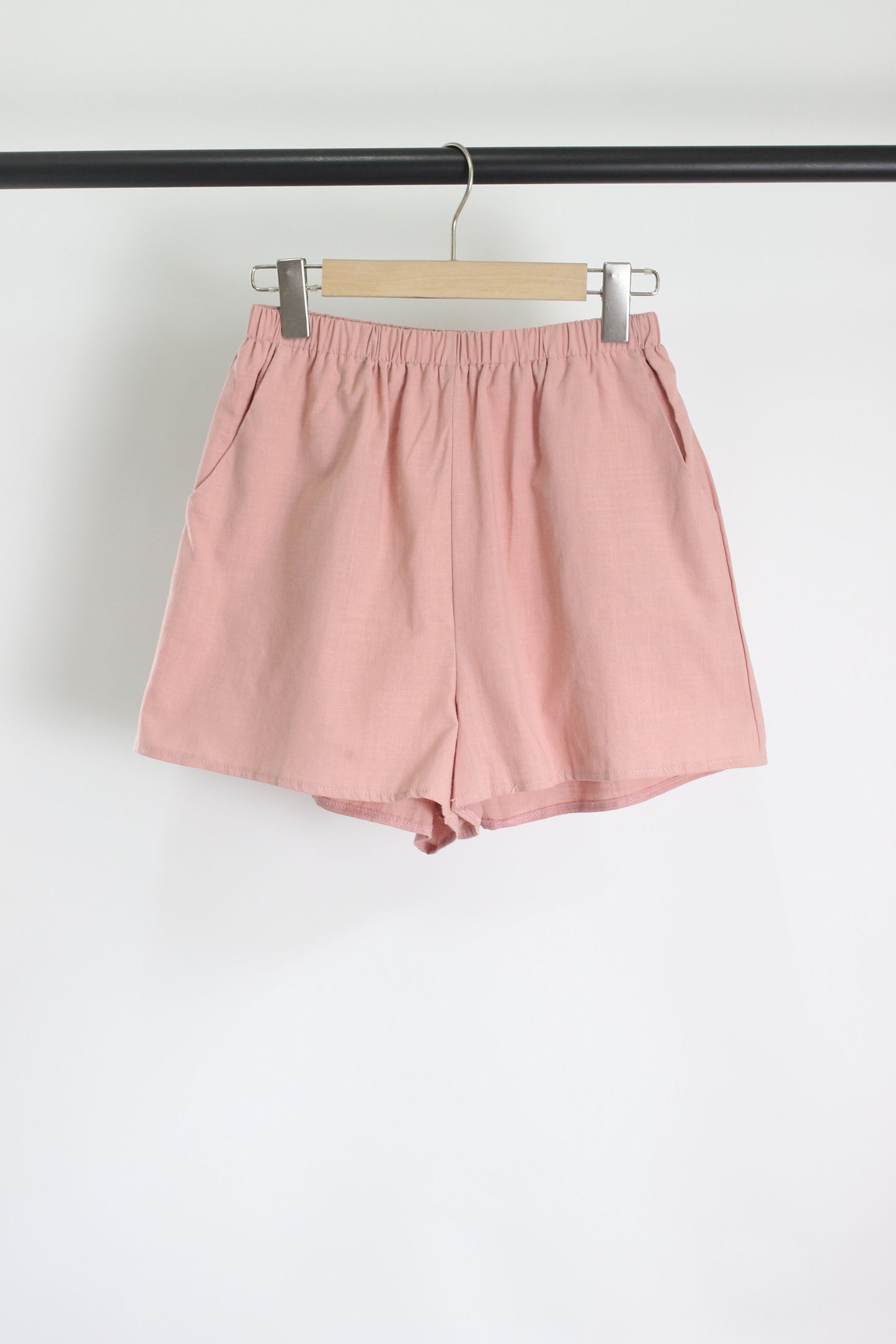E2503DY64991 - Women's Sleeveless Button Top and Elastic Waist Shorts Set