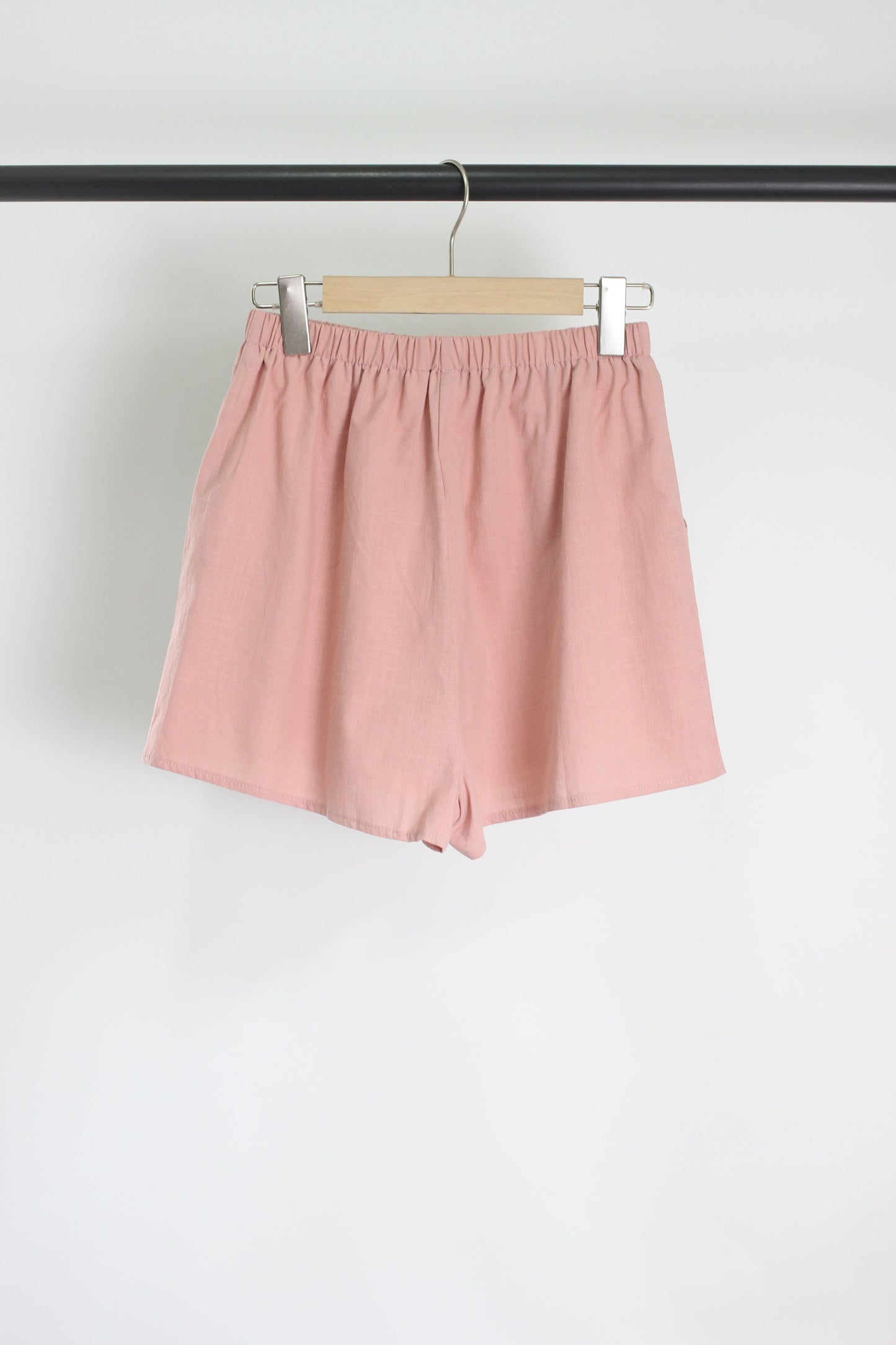 E2503DY64991 - Women's Sleeveless Button Top and Elastic Waist Shorts Set