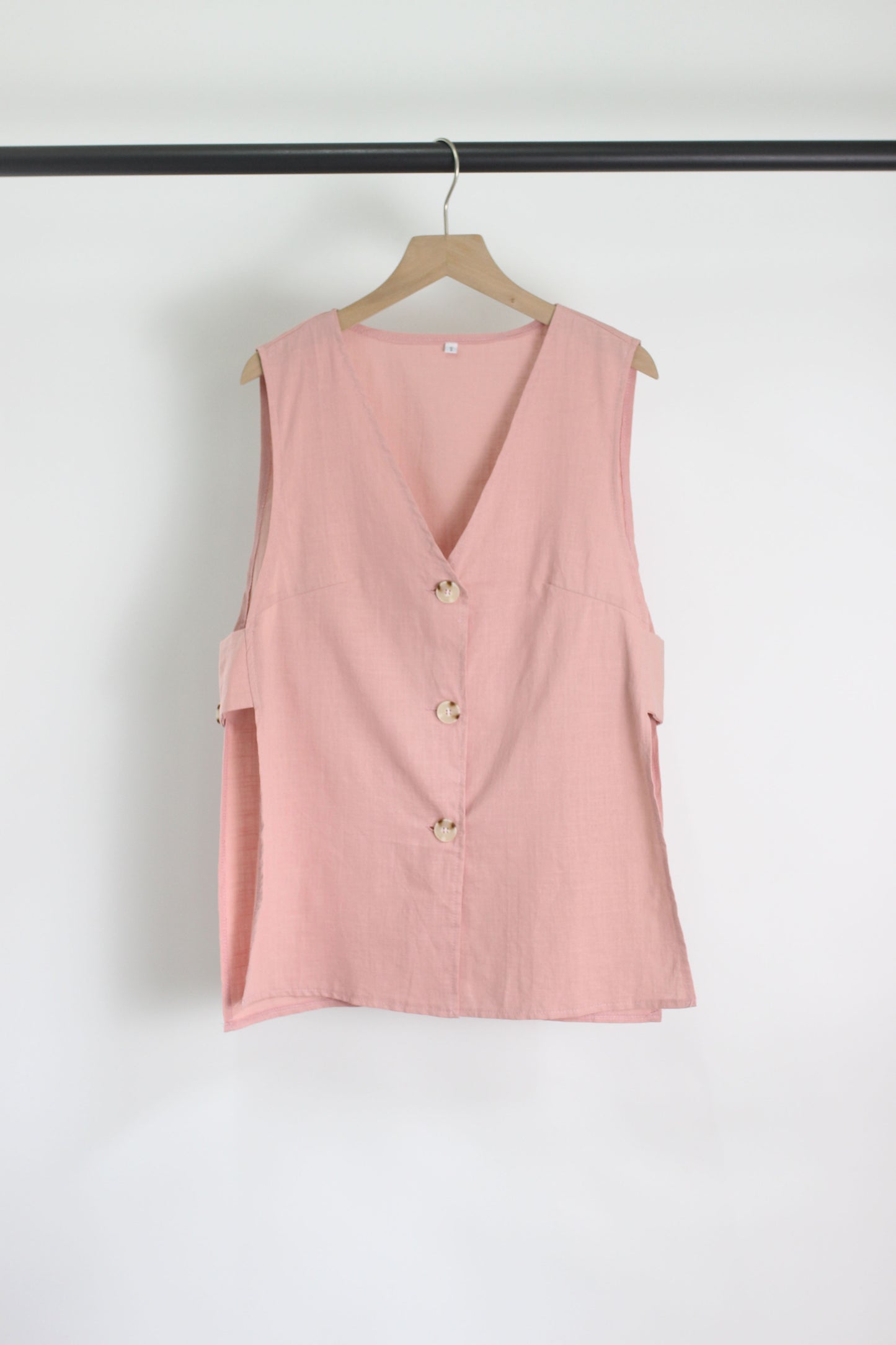 E2503DY64991 - Women's Sleeveless Button Top and Elastic Waist Shorts Set