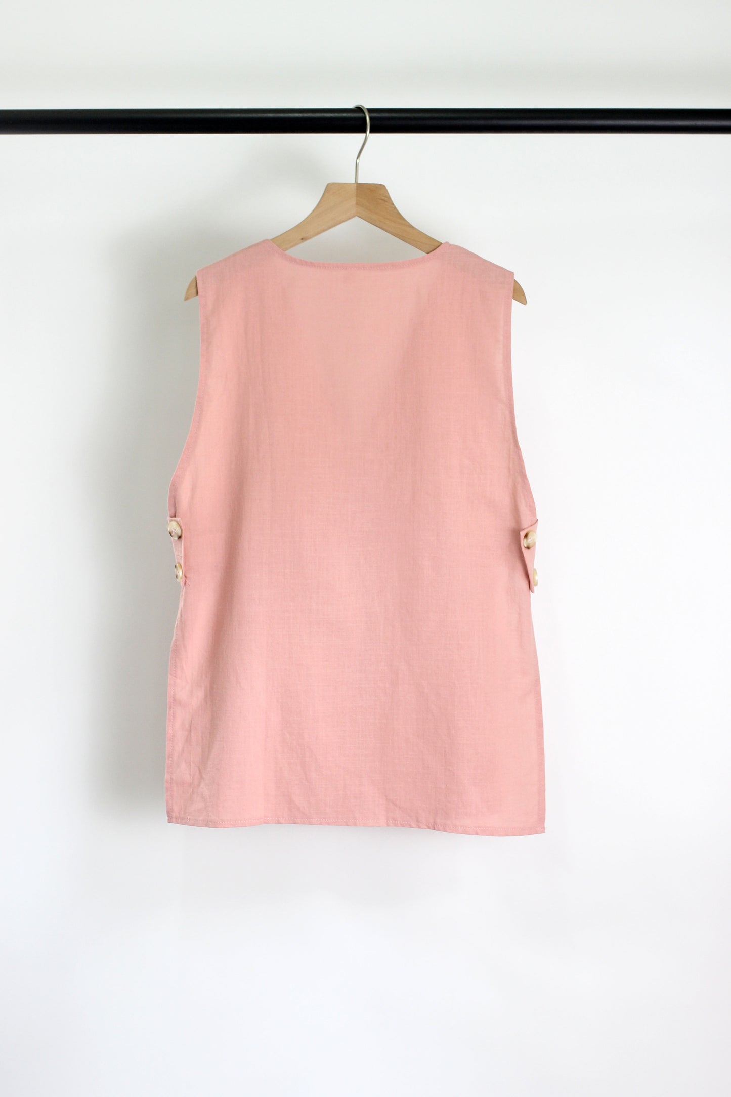 E2503DY64991 - Women's Sleeveless Button Top and Elastic Waist Shorts Set