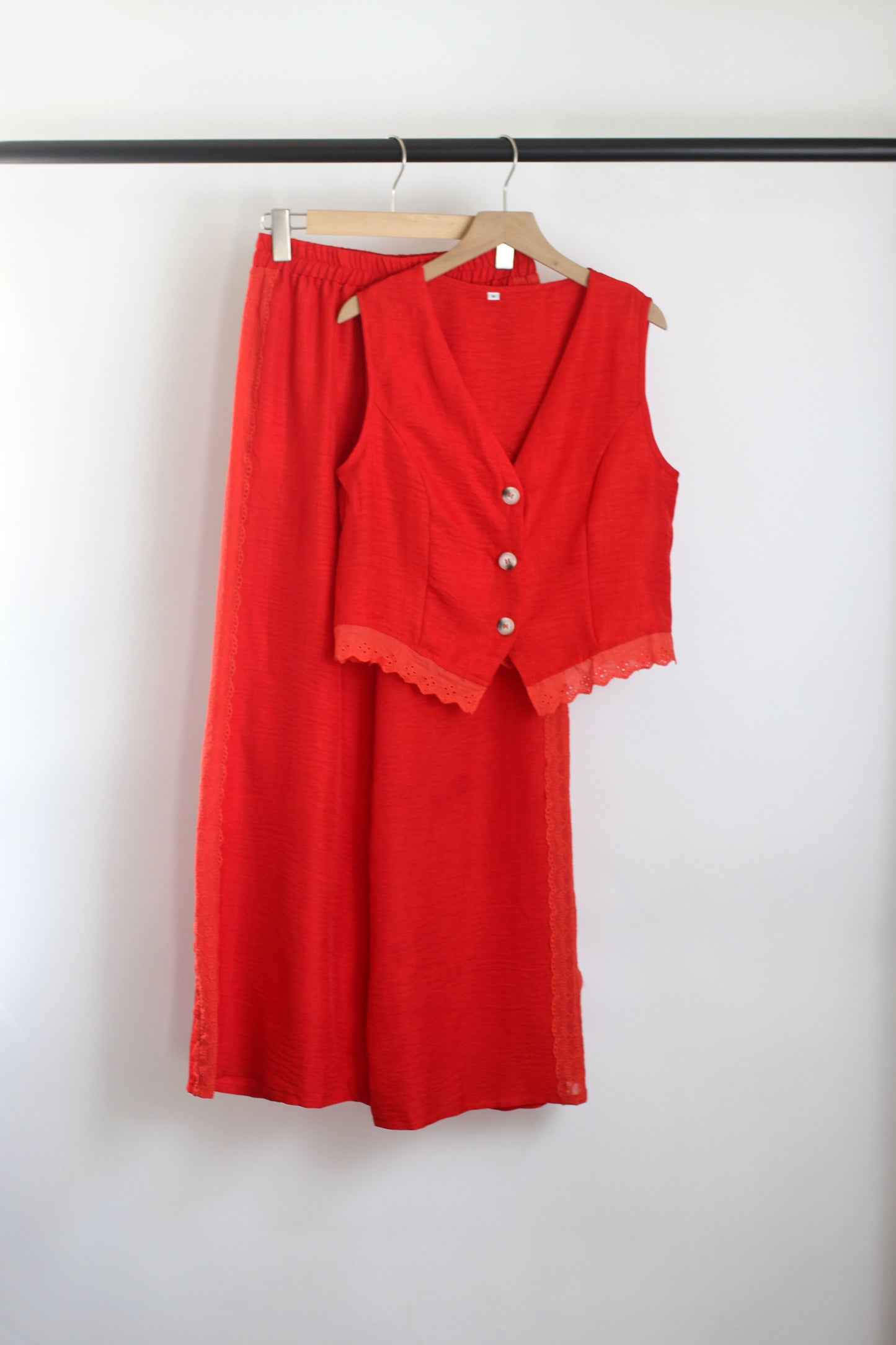 E2503DY78980 - Two-Piece Women?¡¥s Outfit with Lace Trim