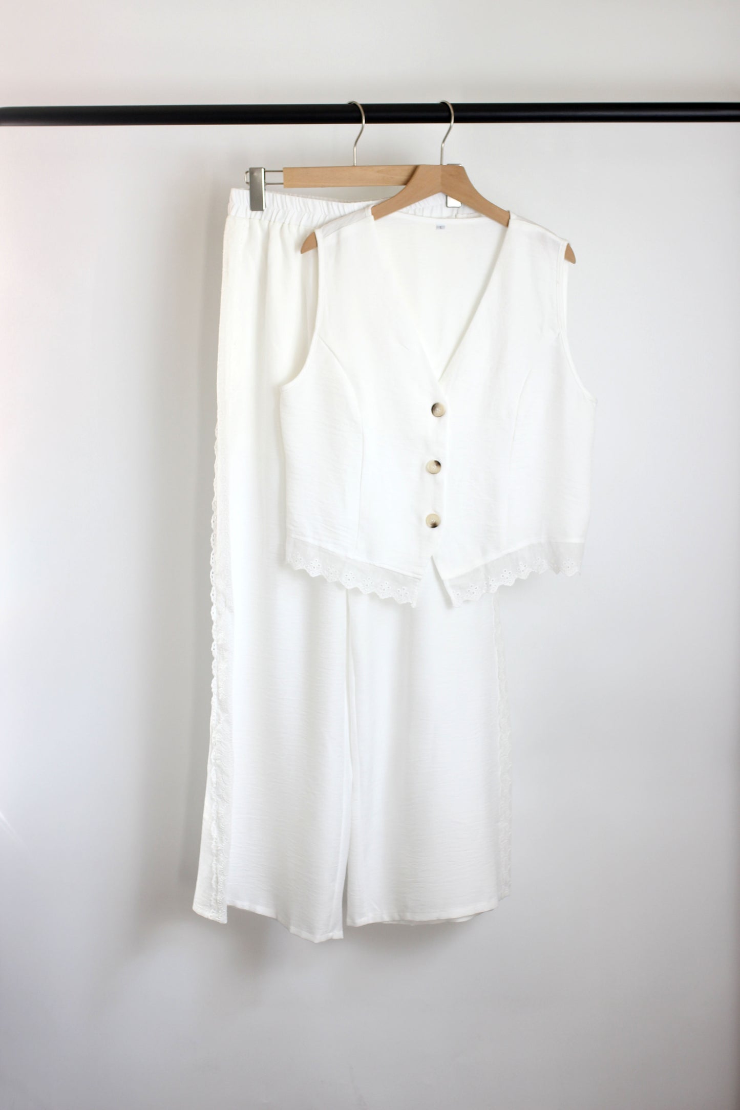 E2503DY78980 - Two-Piece Women?¡¥s Outfit with Lace Trim