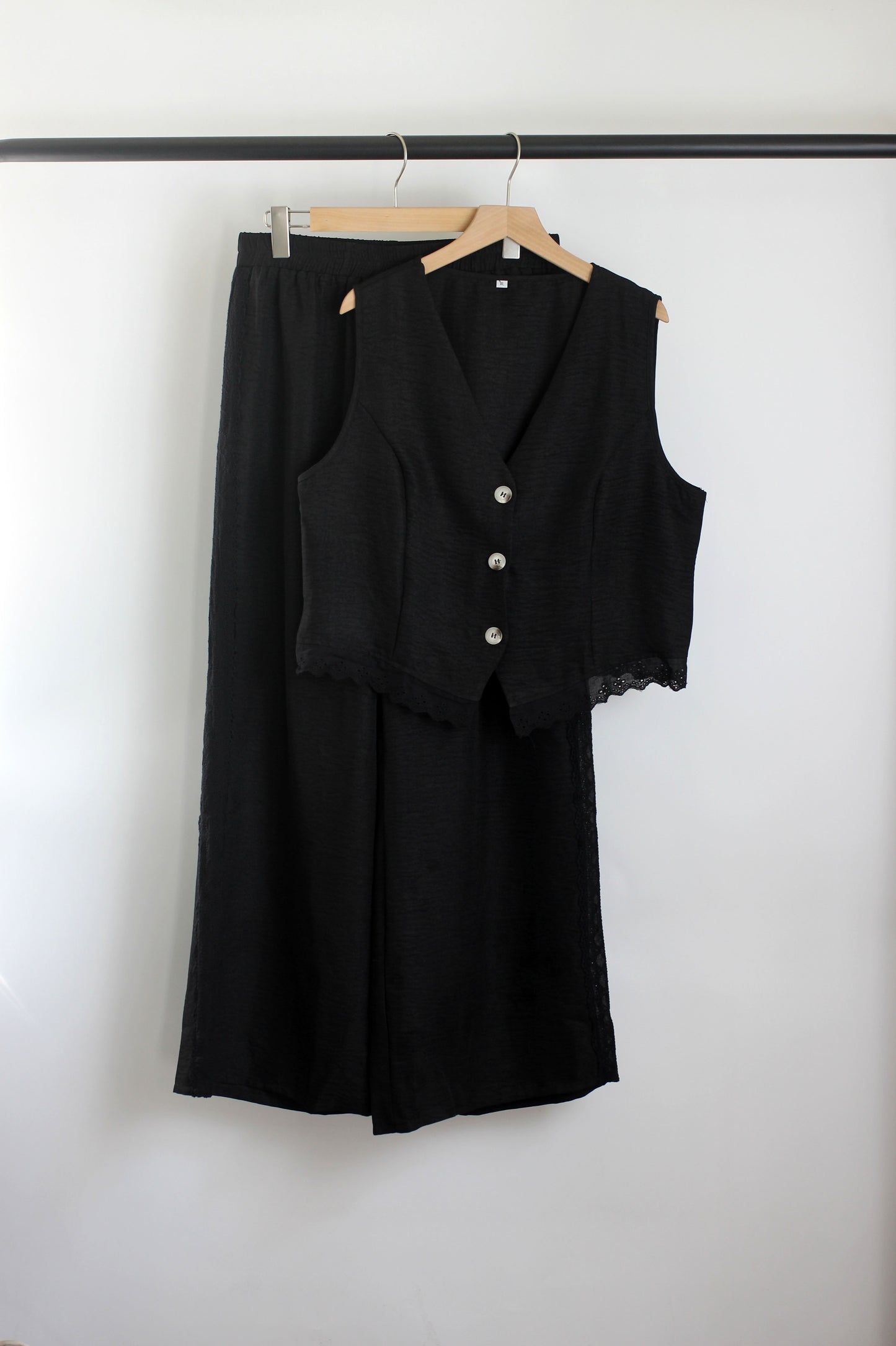 E2503DY78980 - Two-Piece Women?¡¥s Outfit with Lace Trim