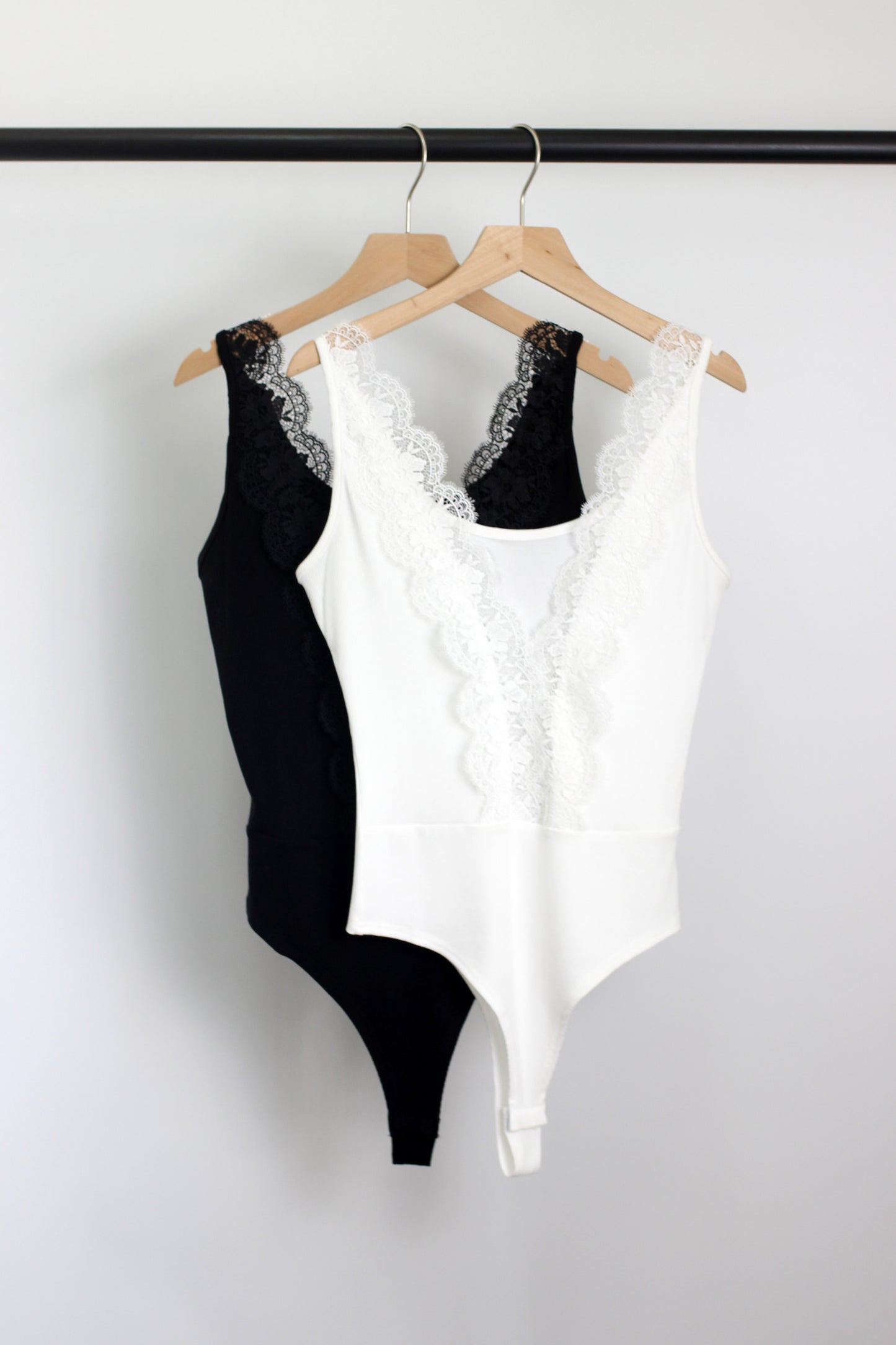 R2404ZHJ97187 - A STYLE STAPLE LACE BODYSUIT