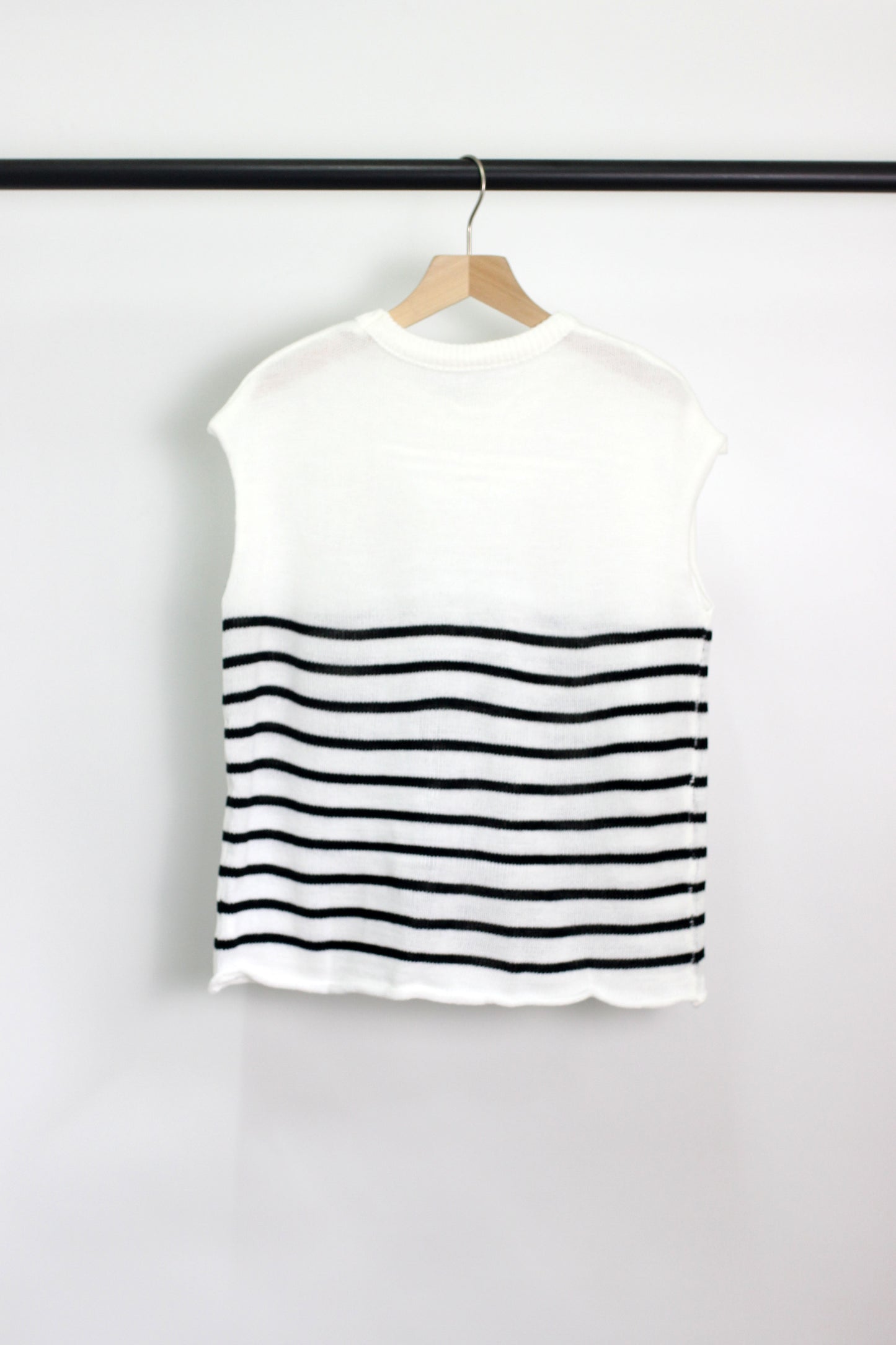 T2406MD43544 - Nautical Chic Sleeveless Stripe Knit Top