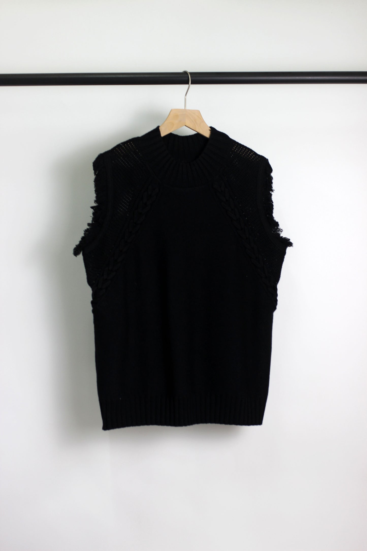 T2412ASJP69512 - Women's Braided Knit Sleeveless Sweater Vest