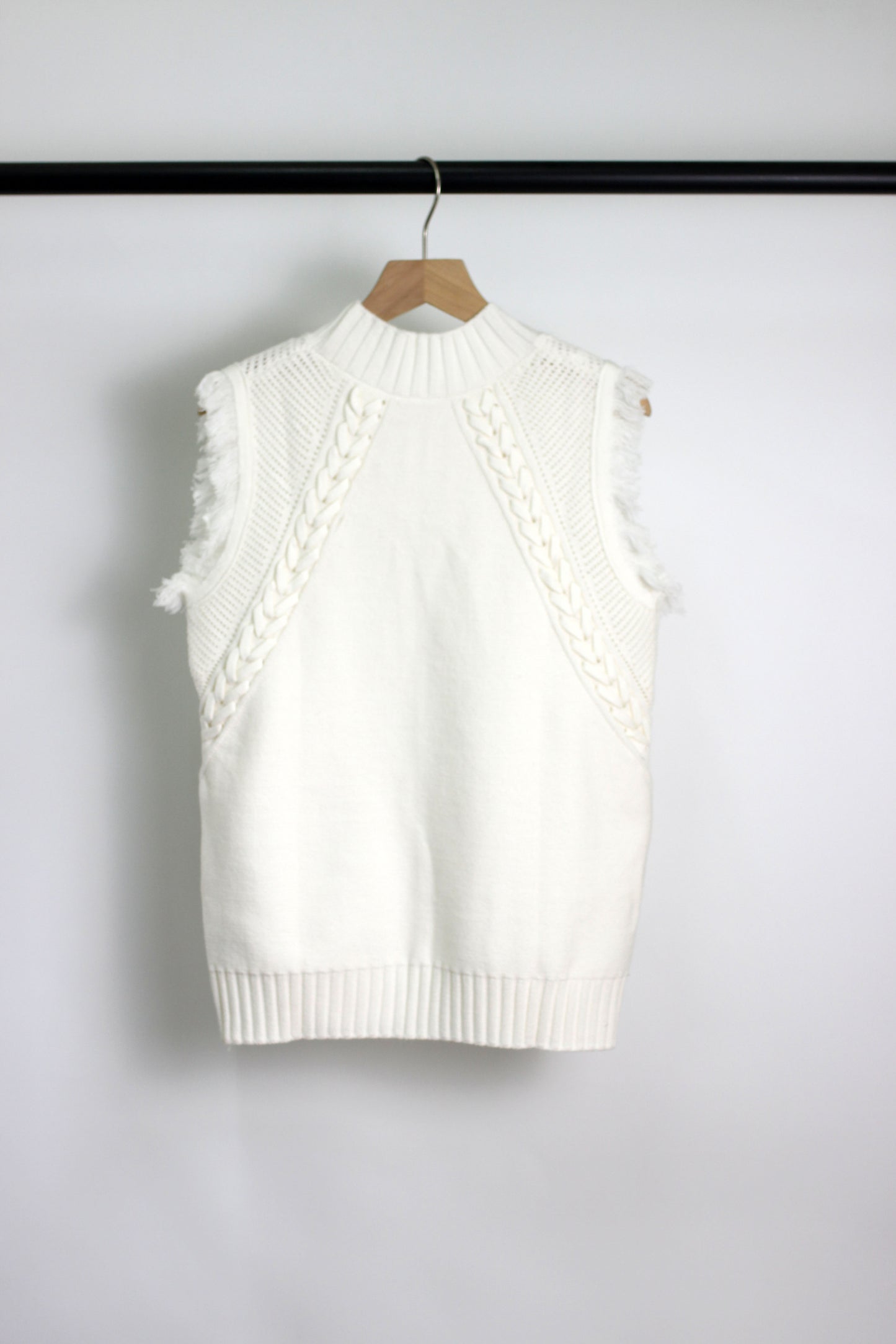 T2412ASJP69512 - Women's Braided Knit Sleeveless Sweater Vest