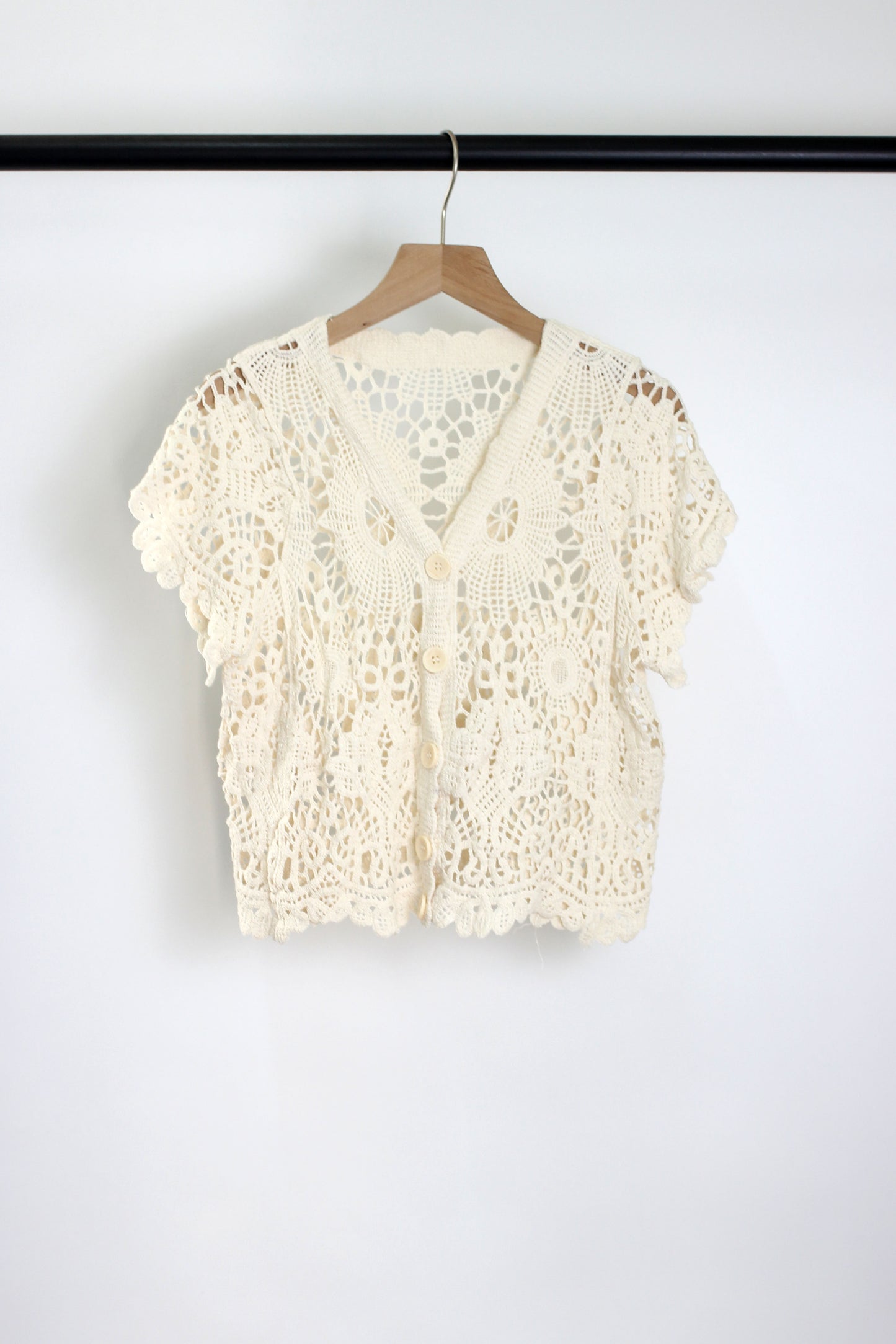 T2502XCFL14101 - Vintage-Inspired Crochet Lace Cardigan