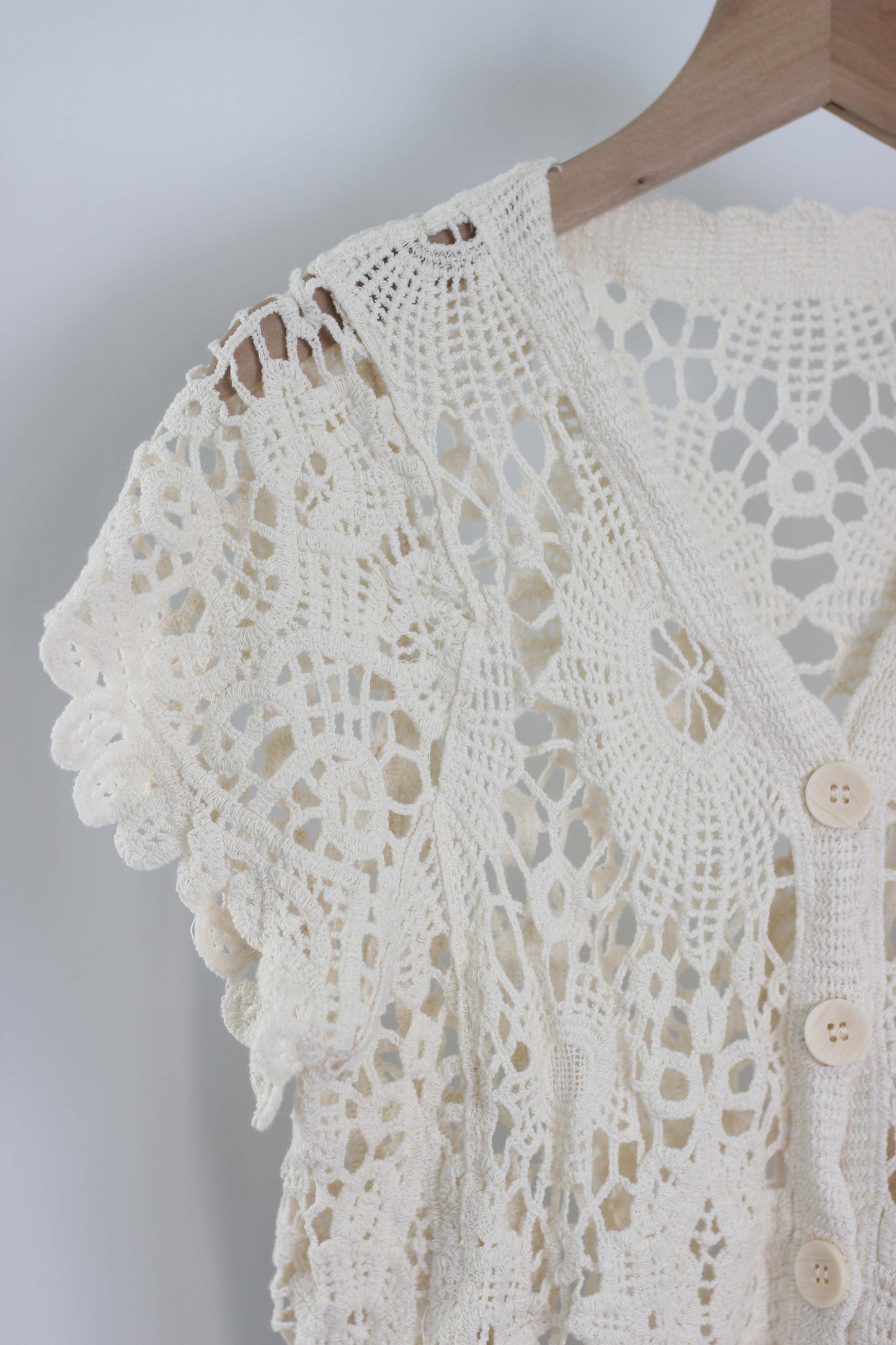 T2502XCFL14101 - Vintage-Inspired Crochet Lace Cardigan