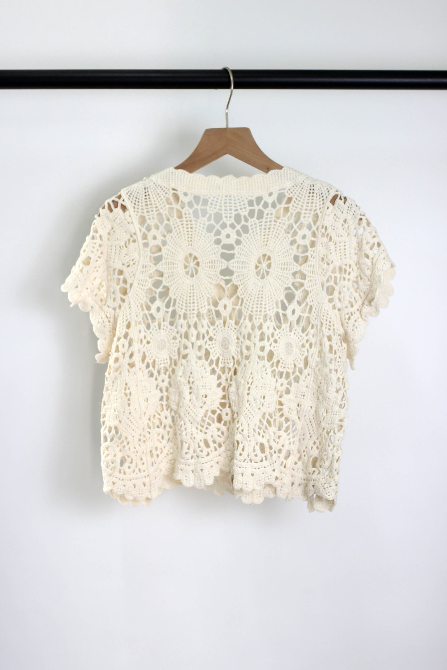 T2502XCFL14101 - Vintage-Inspired Crochet Lace Cardigan