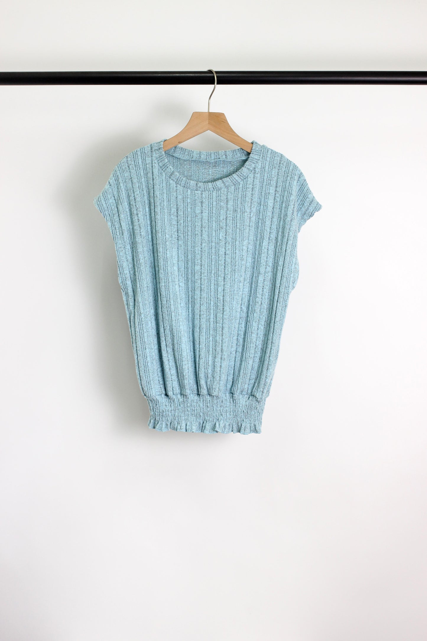 T2503YMN29449 - Textured Ribbed Knit Cap Sleeve Top