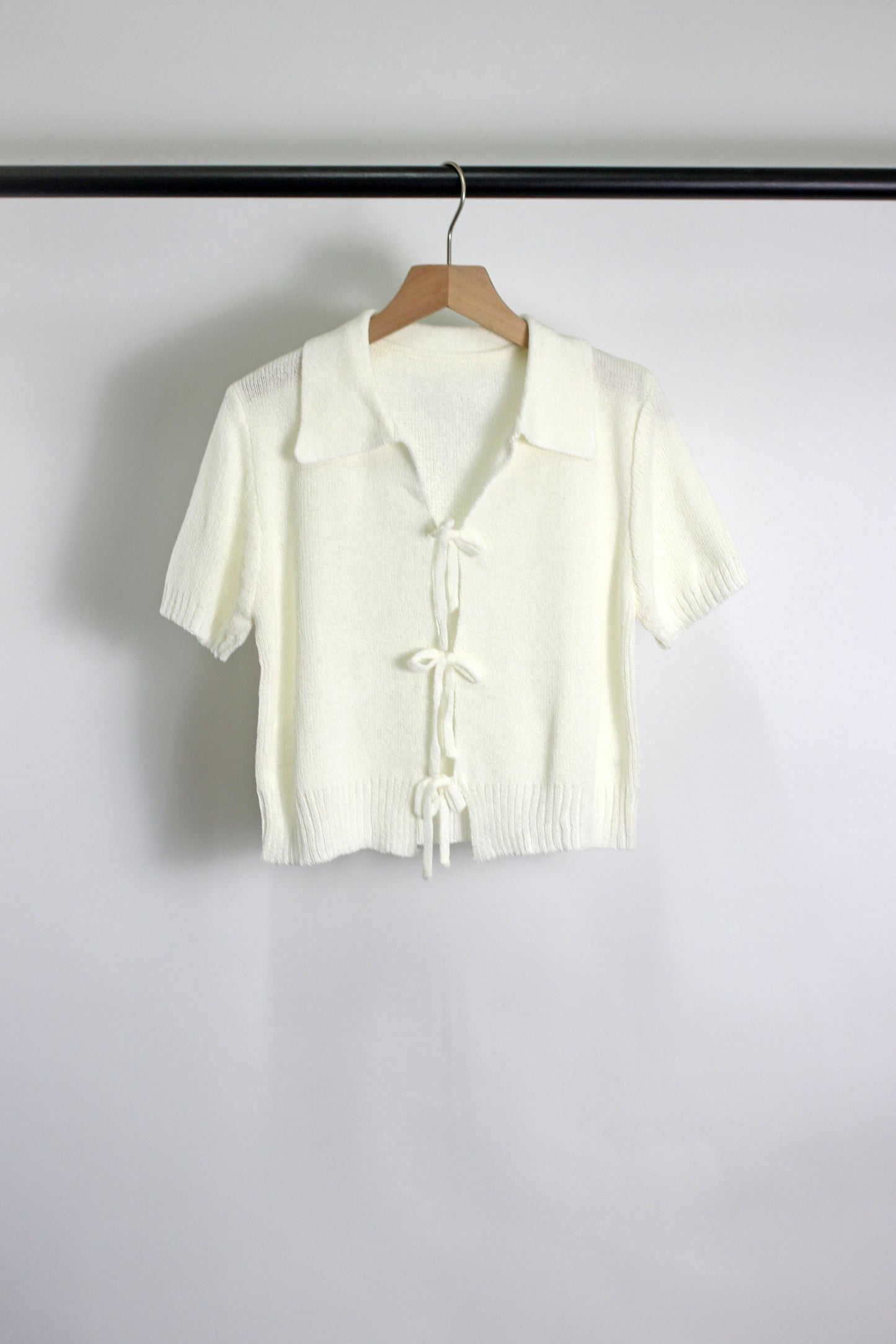 T2506SM55809 - Bow-Tie Front Knit Polo Crop Top