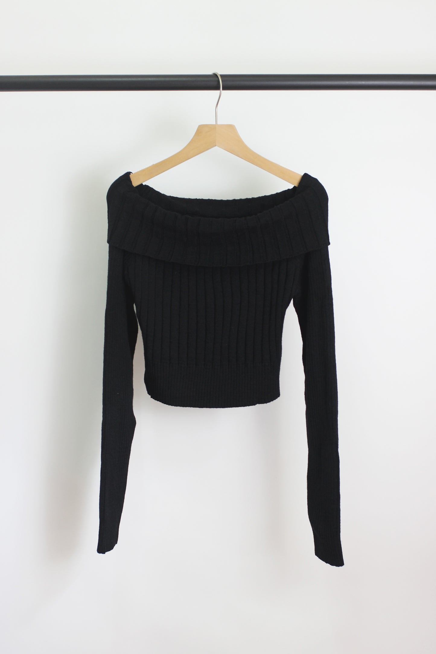 W2407MNE89263 - Off-Shoulder Ribbed Knit Sweater