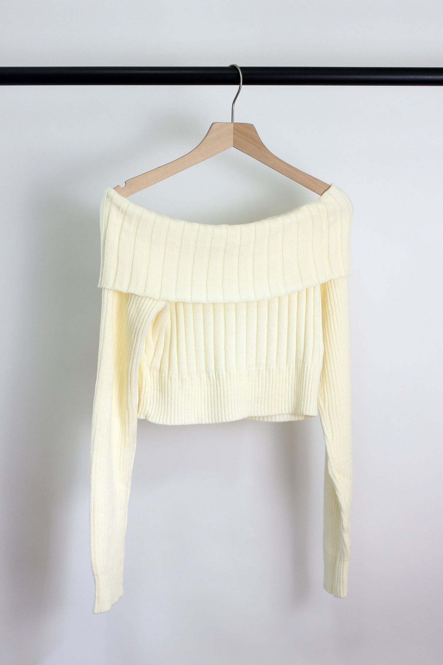 W2407MNE89263 - Off-Shoulder Ribbed Knit Sweater