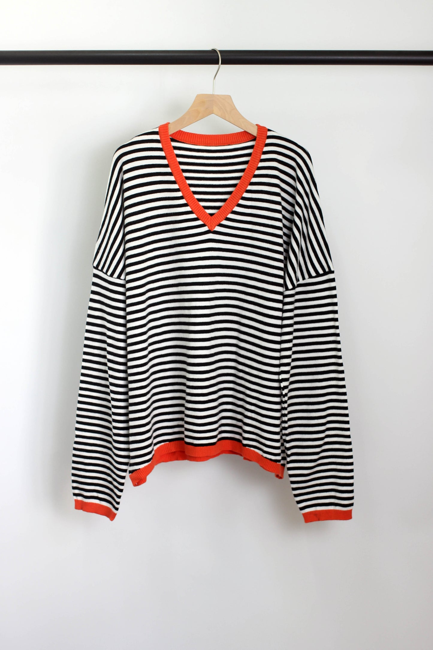 W2409MD47978 - Striped V-Neck Long-Sleeve Sweater