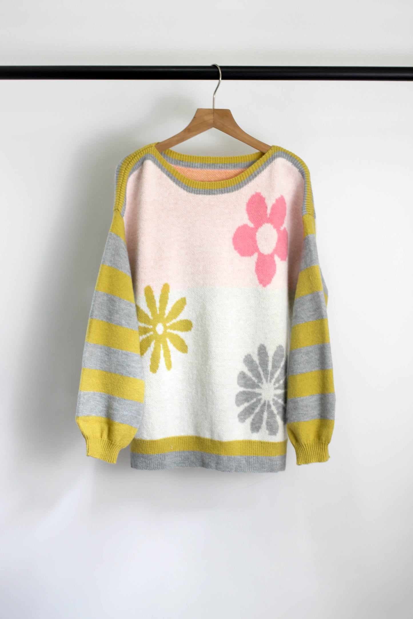 W2507JYYS32167 - Retro Floral Knit Sweater