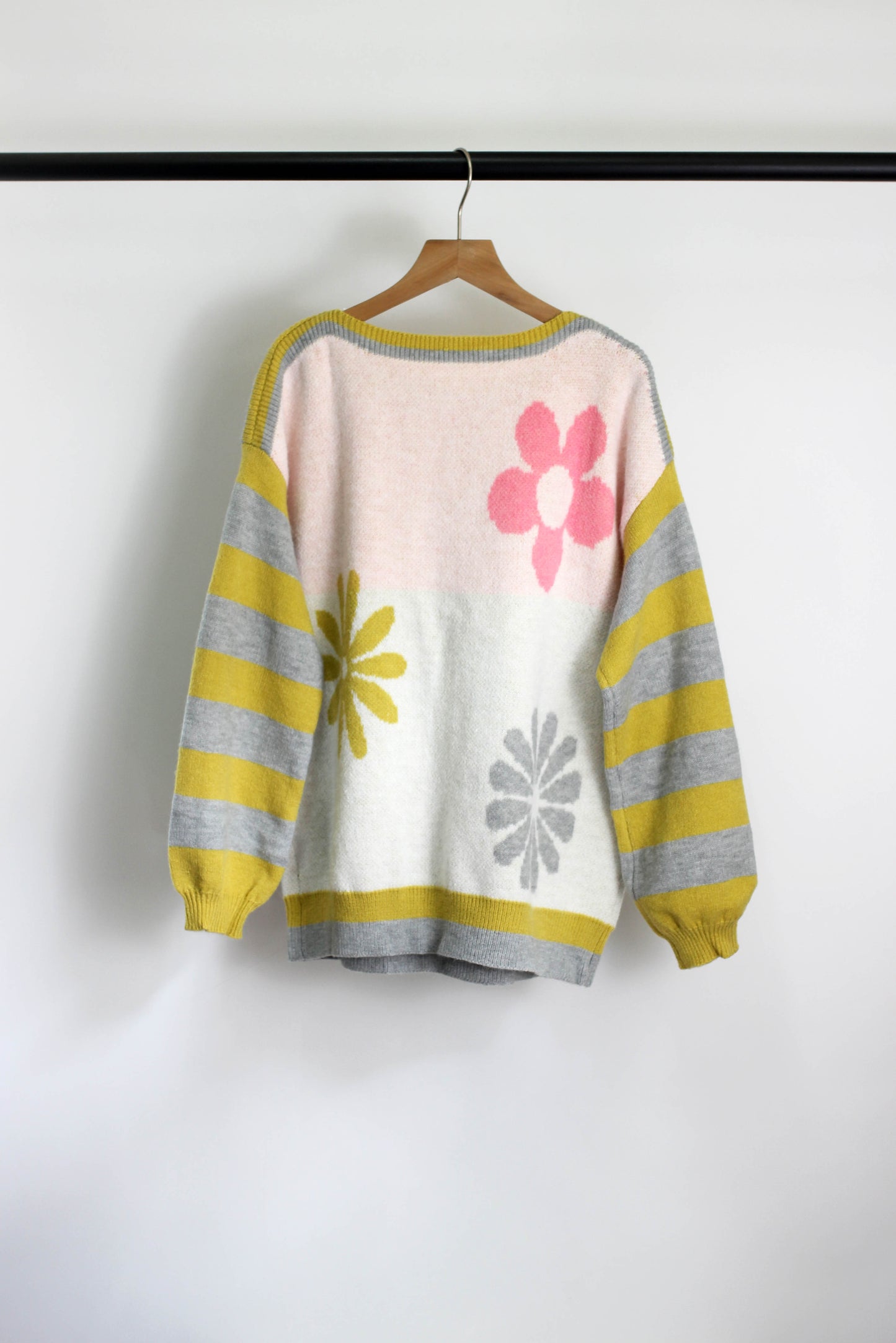 W2507JYYS32167 - Retro Floral Knit Sweater